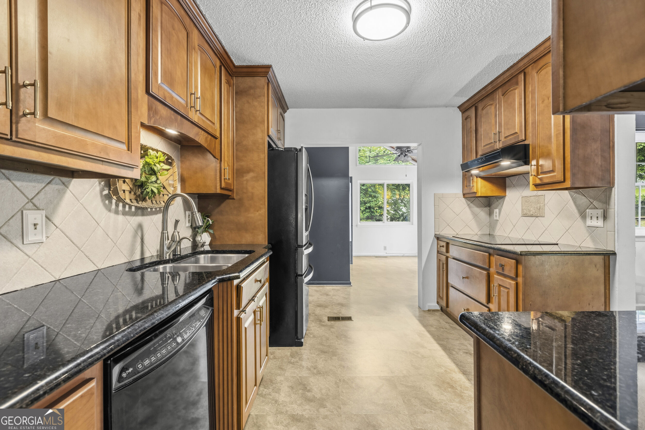 11 E Larry Circle Property Photo 7