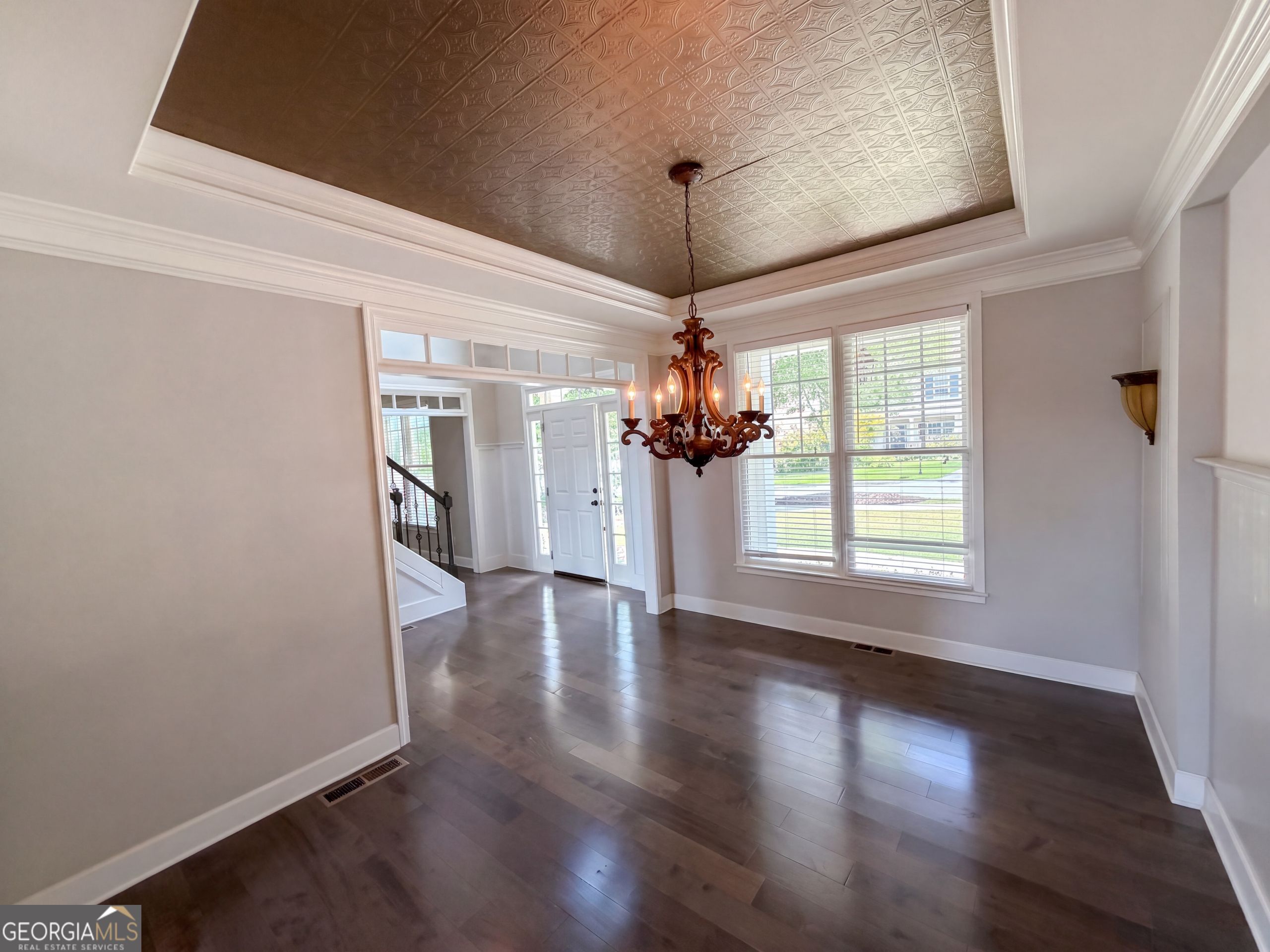 7047 Tree House Way Property Photo 3