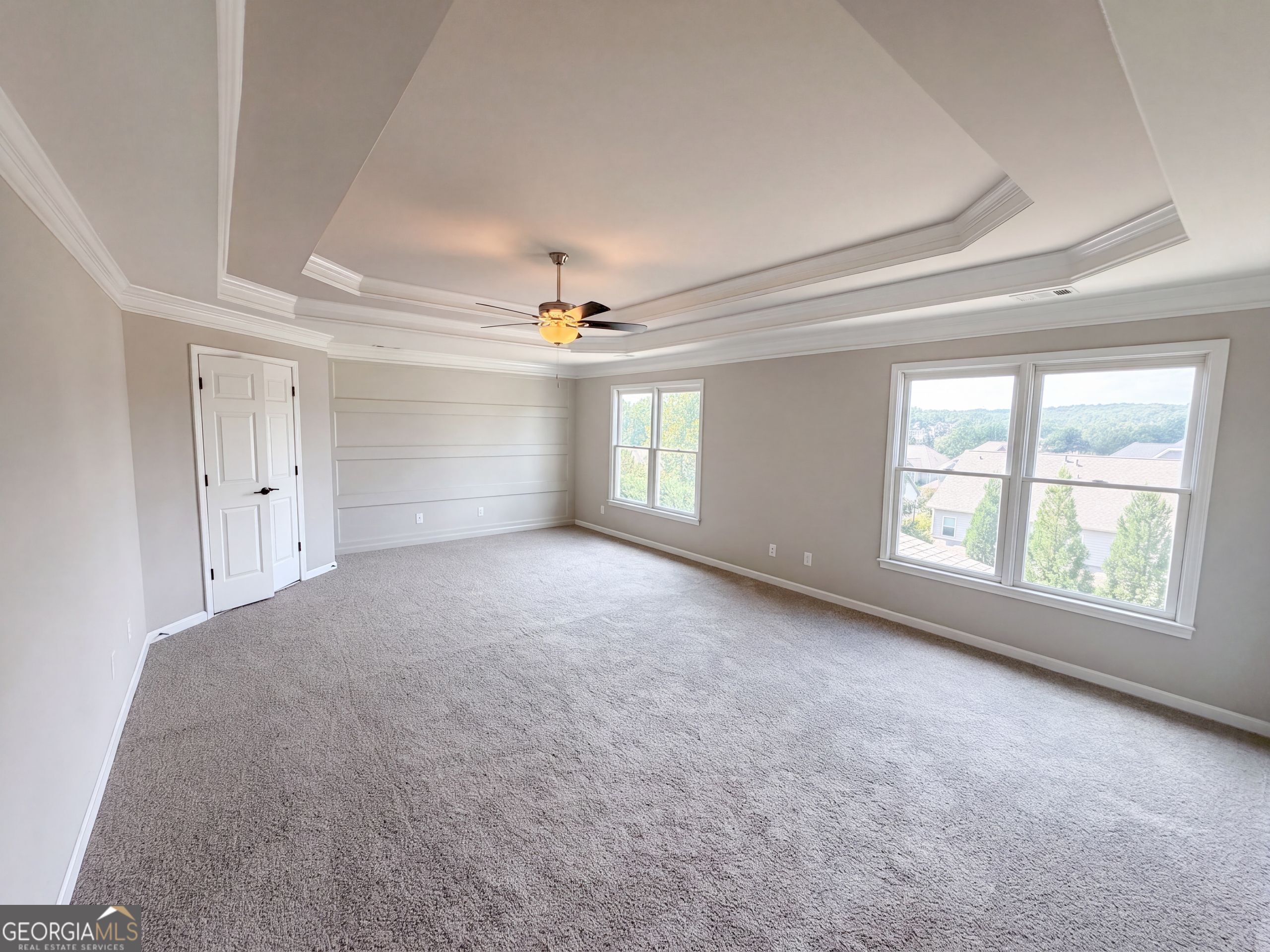 7047 Tree House Way Property Photo 4