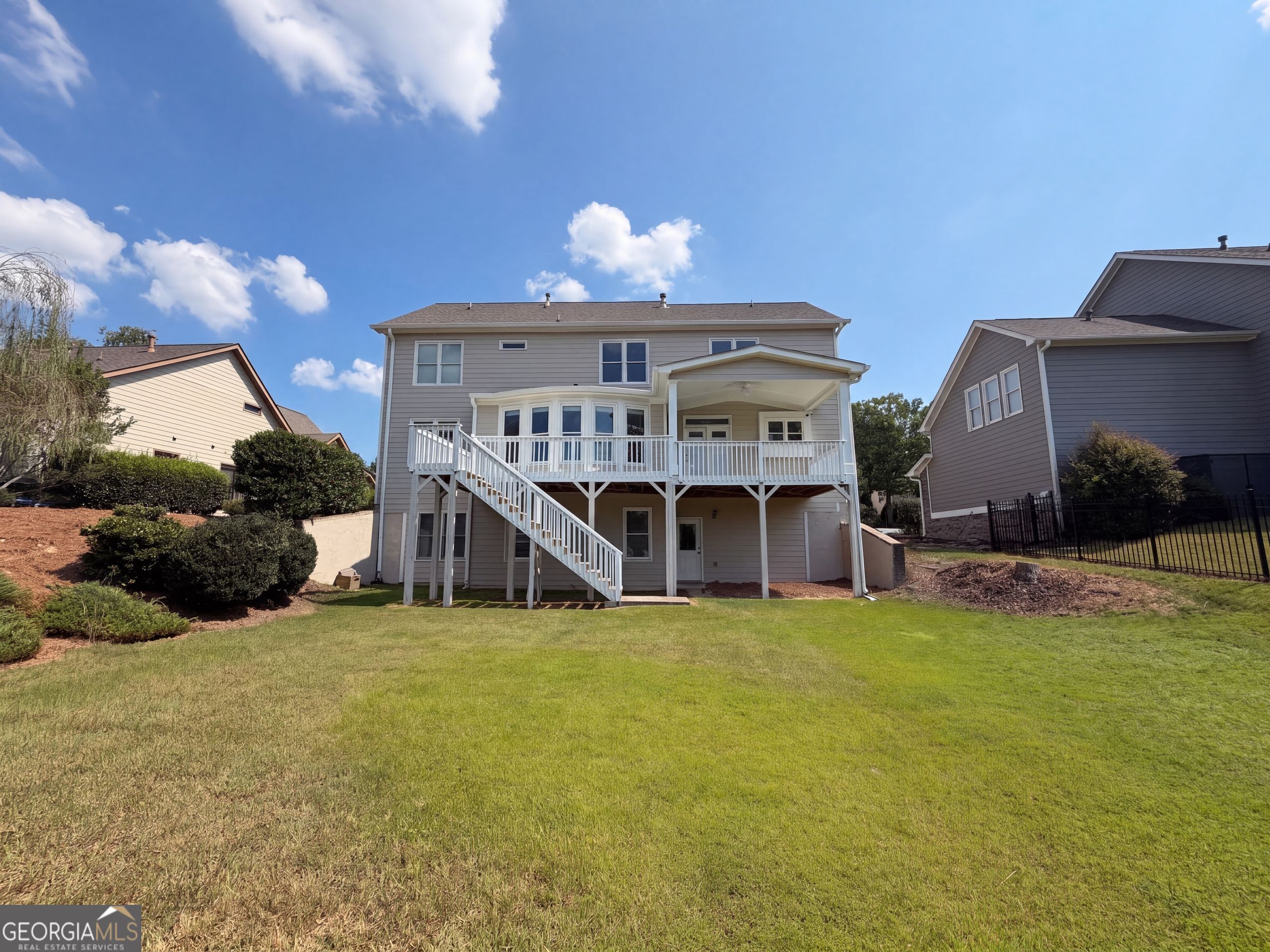 7047 Tree House Way Property Photo 5
