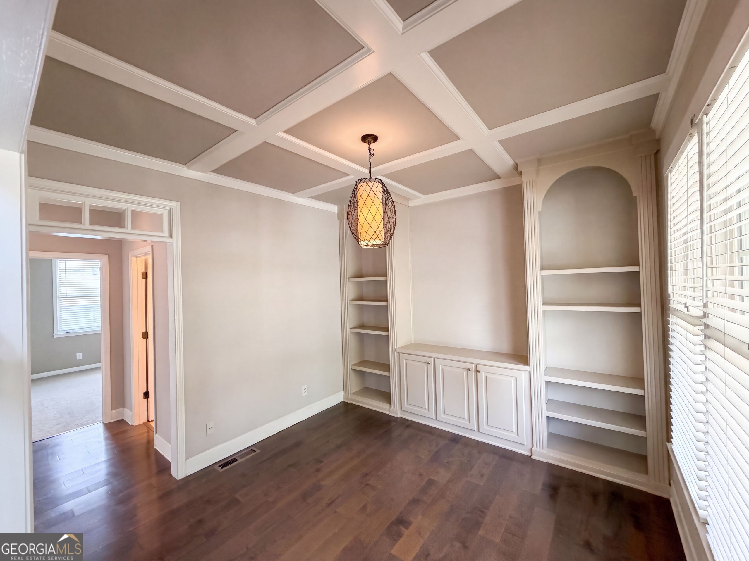 7047 Tree House Way Property Photo 7
