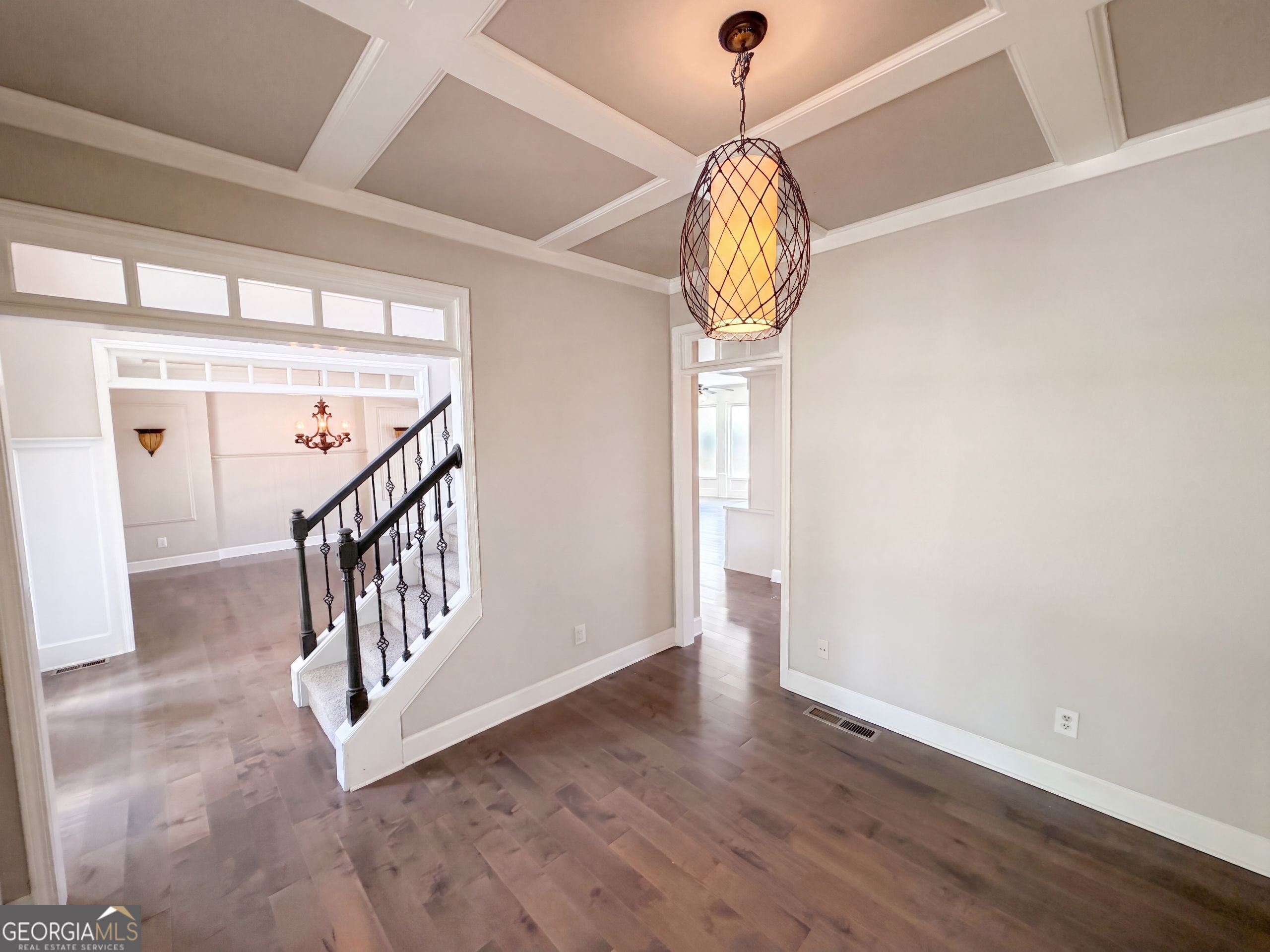 7047 Tree House Way Property Photo 8