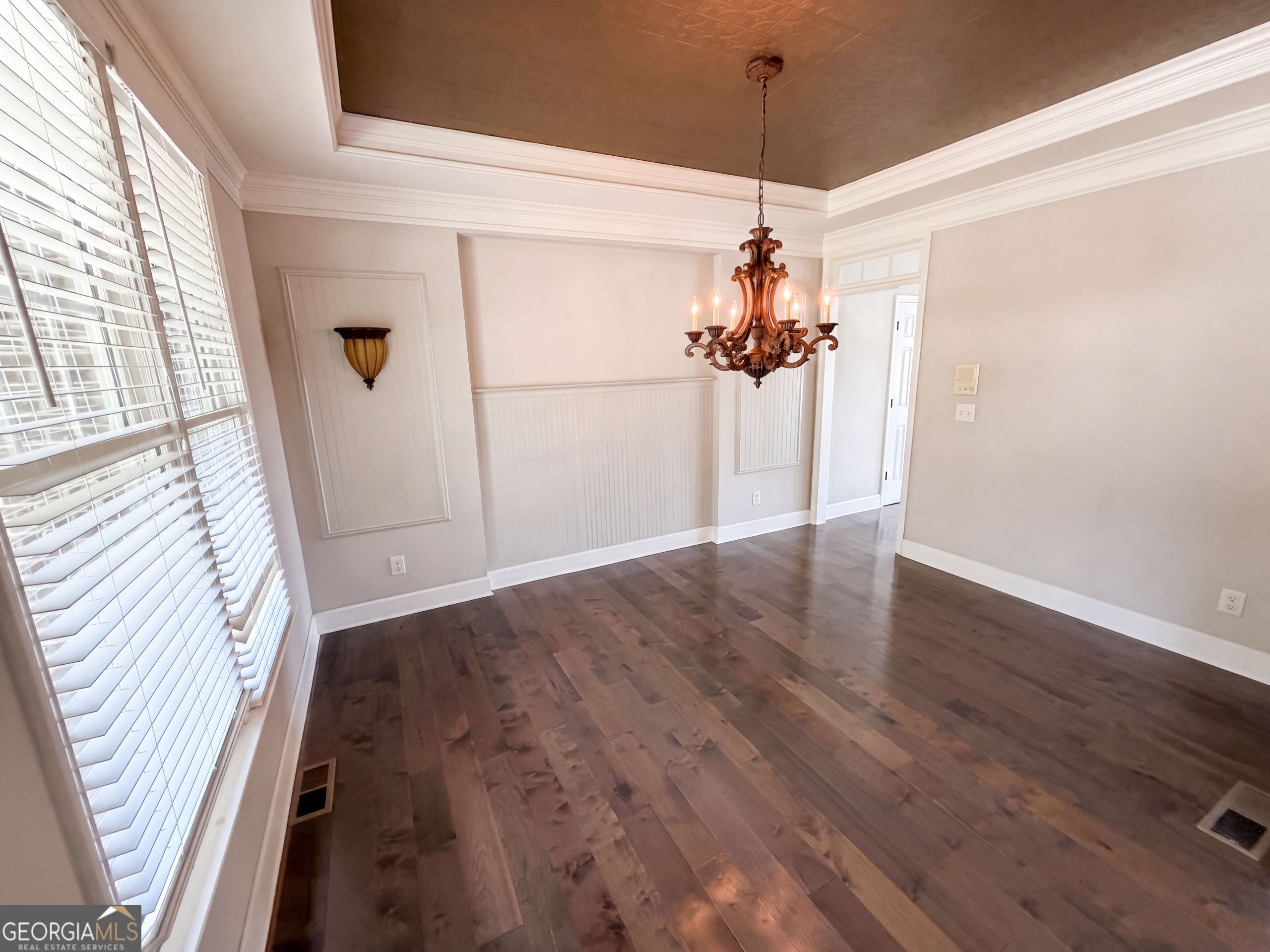 7047 Tree House Way Property Photo 9