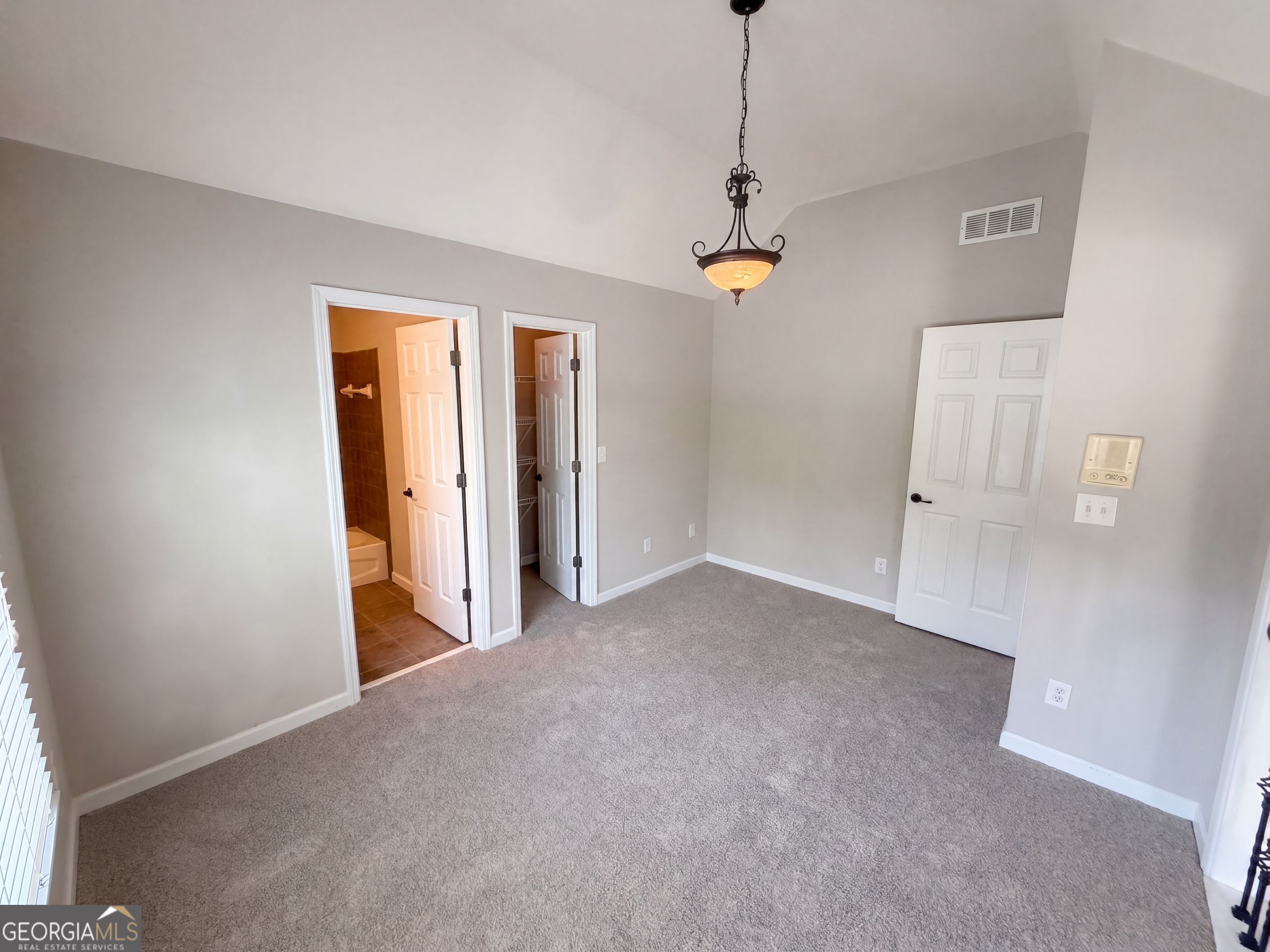7047 Tree House Way Property Photo 18