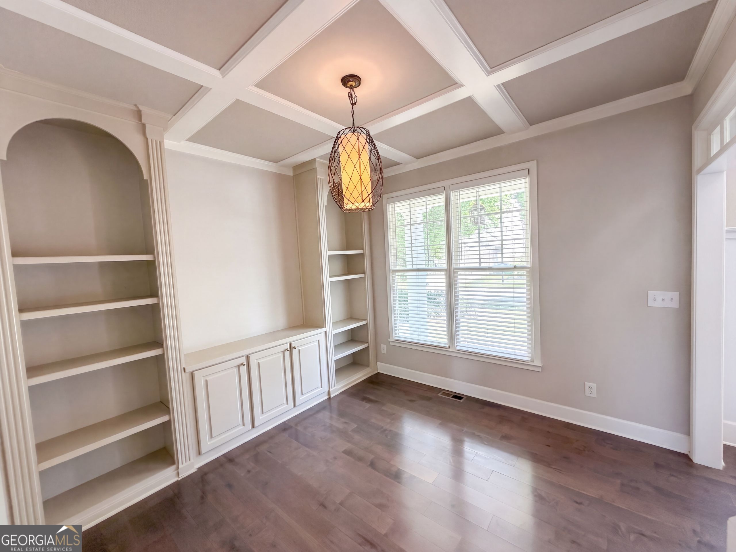 7047 Tree House Way Property Photo 23