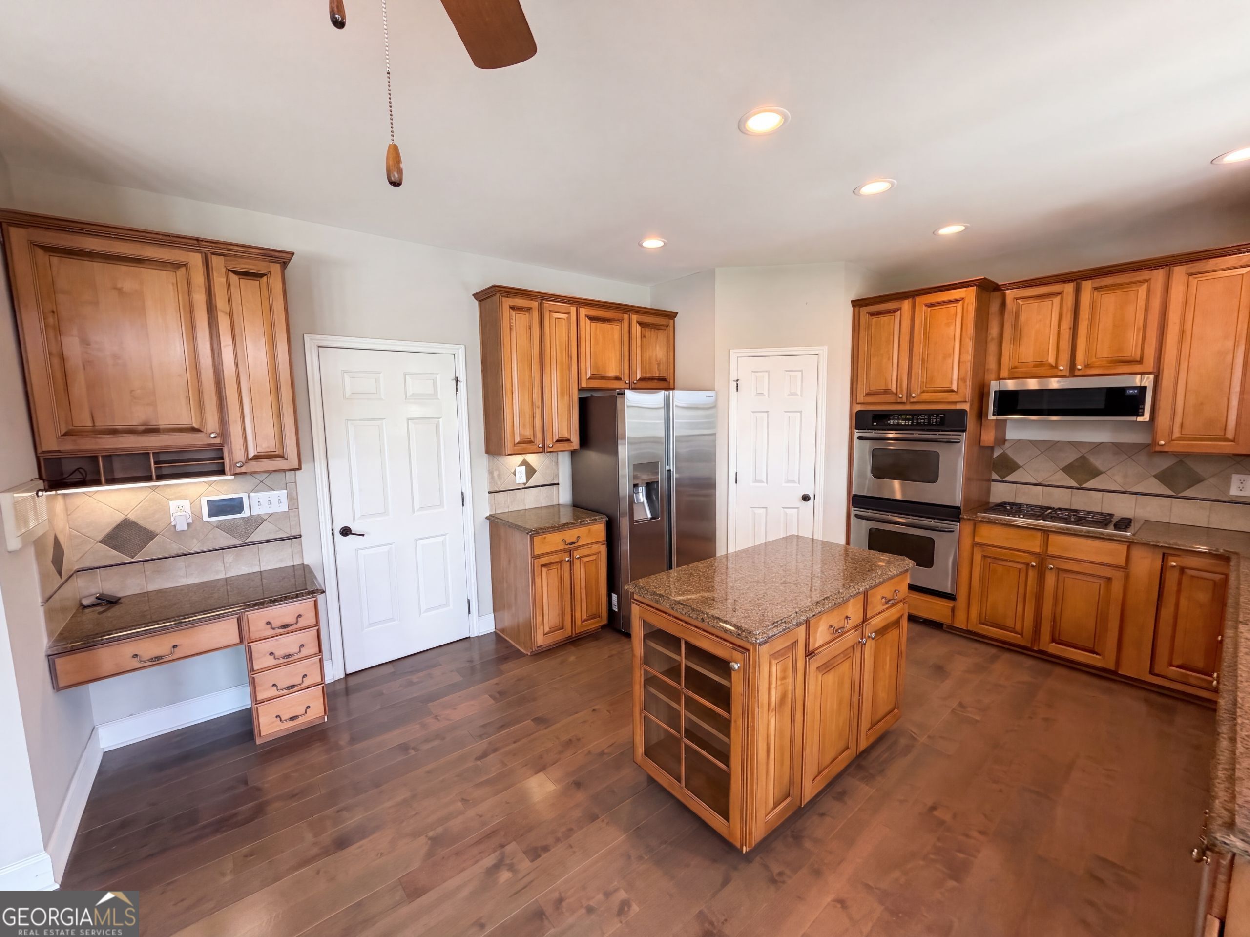7047 Tree House Way Property Photo 43