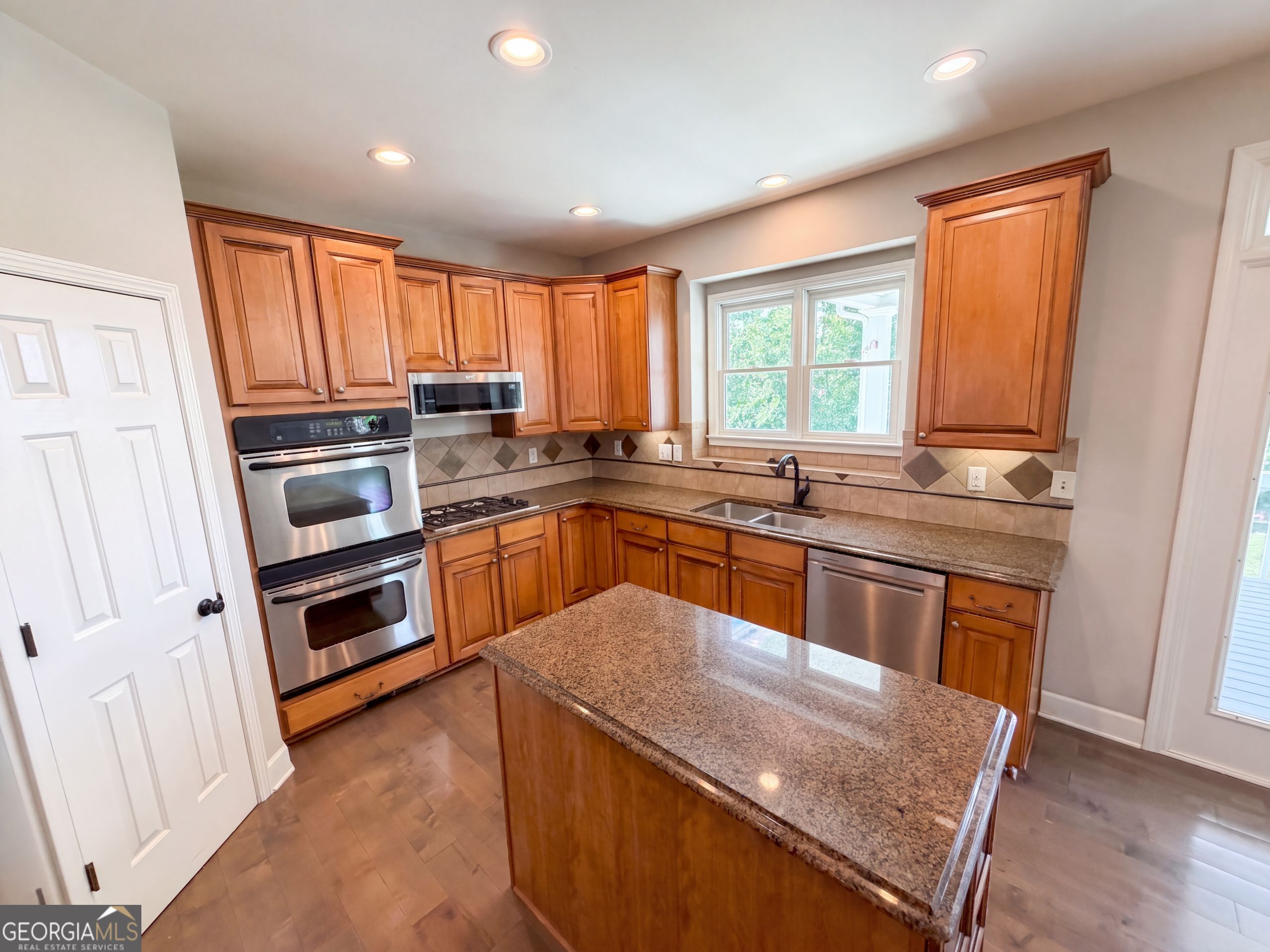 7047 Tree House Way Property Photo 44