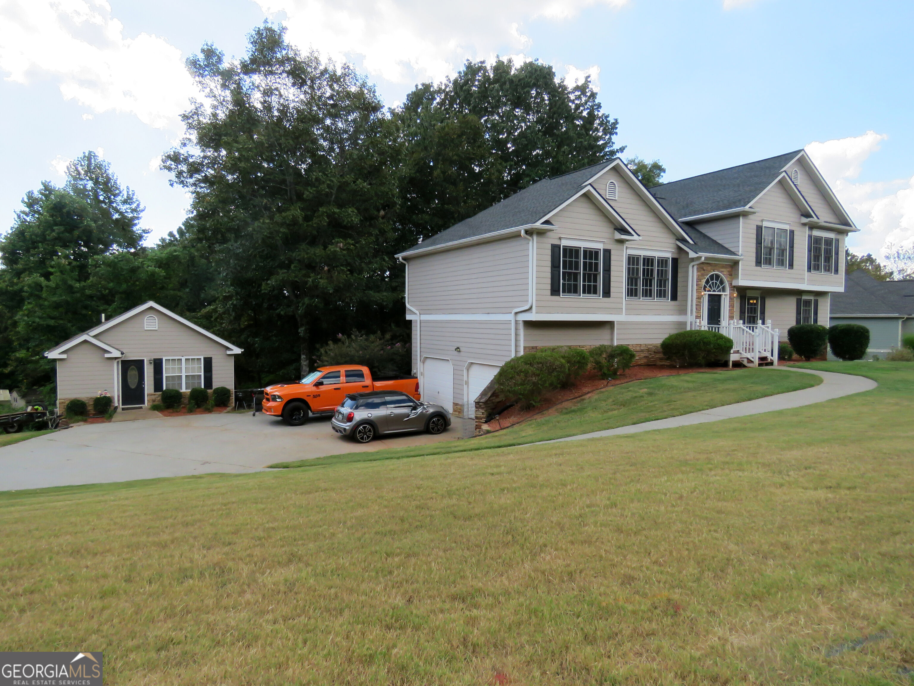 102 Chestnut Hill Drive Property Photo 2