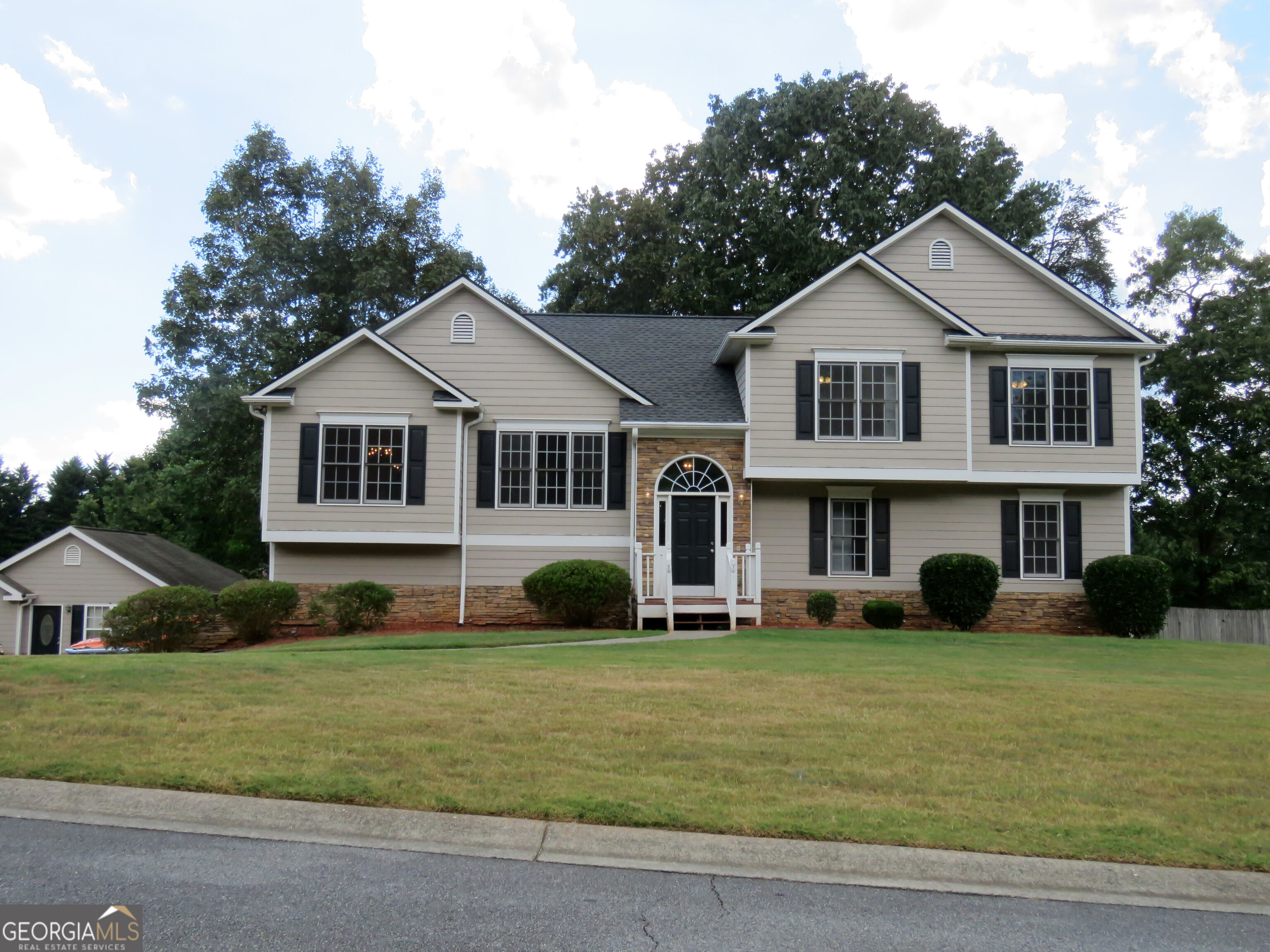 102 Chestnut Hill Drive Property Photo 3