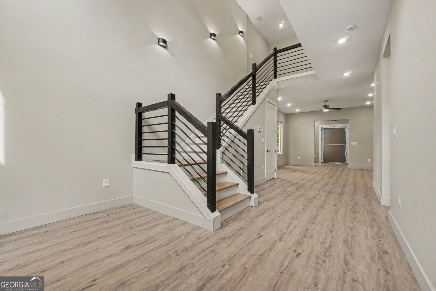 2402 Lynn Iris Drive Property Photo 4