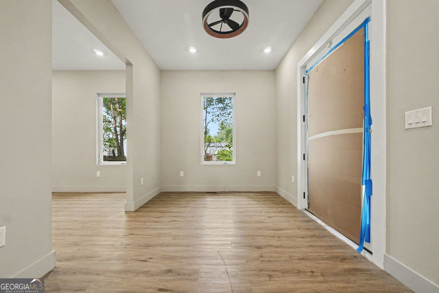 2402 Lynn Iris Drive Property Photo 12