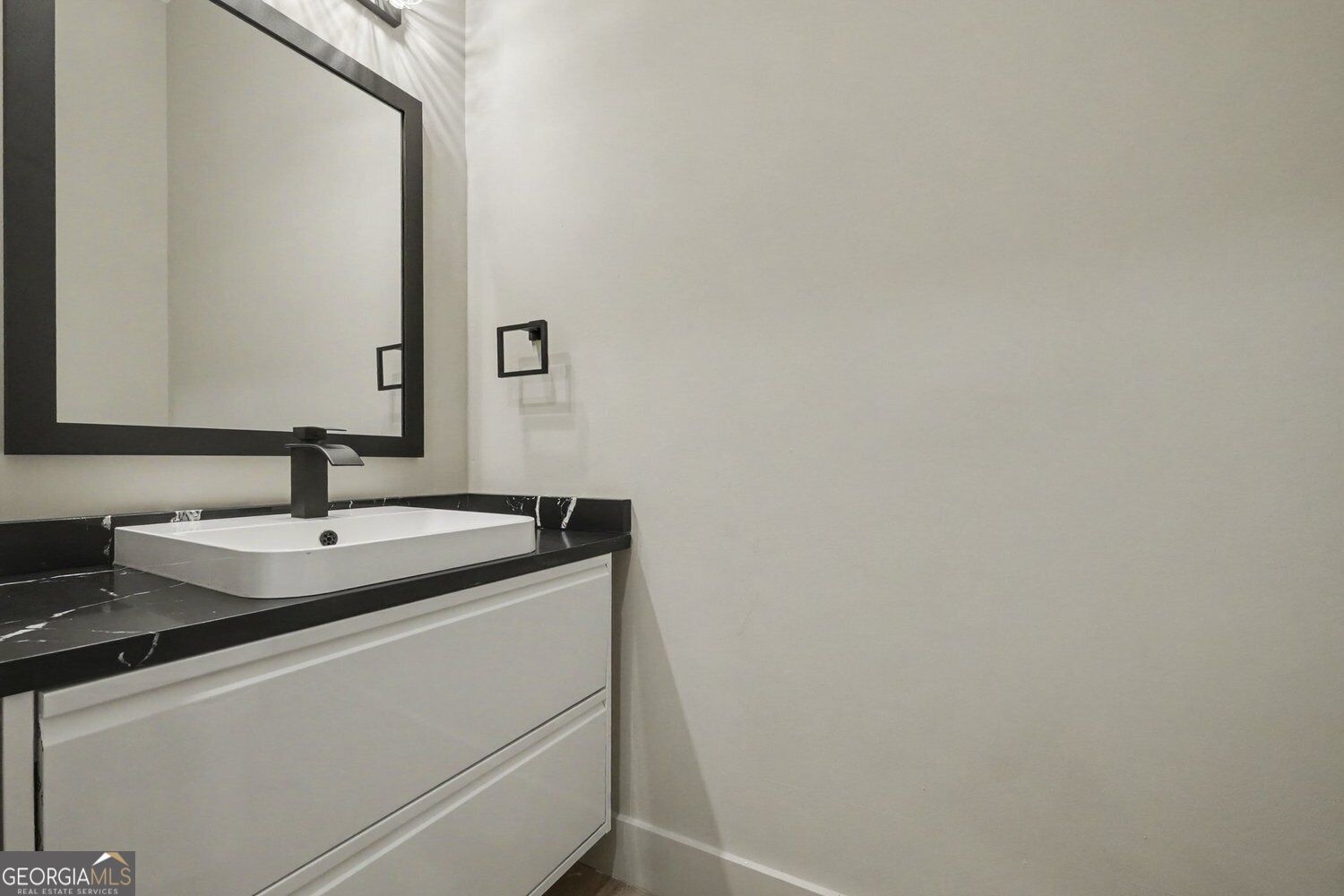 2402 Lynn Iris Drive Property Photo 13