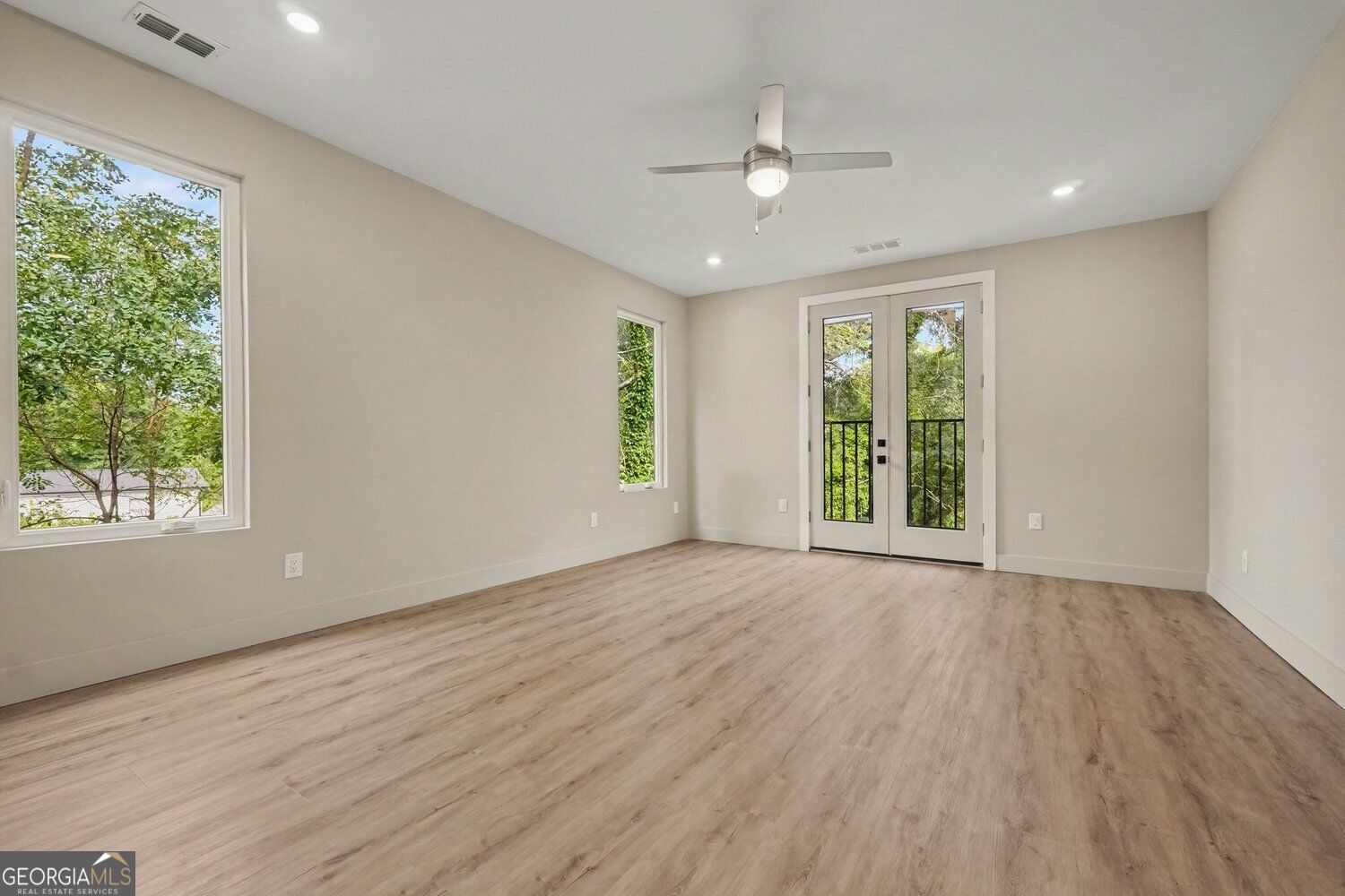 2402 Lynn Iris Drive Property Photo 17