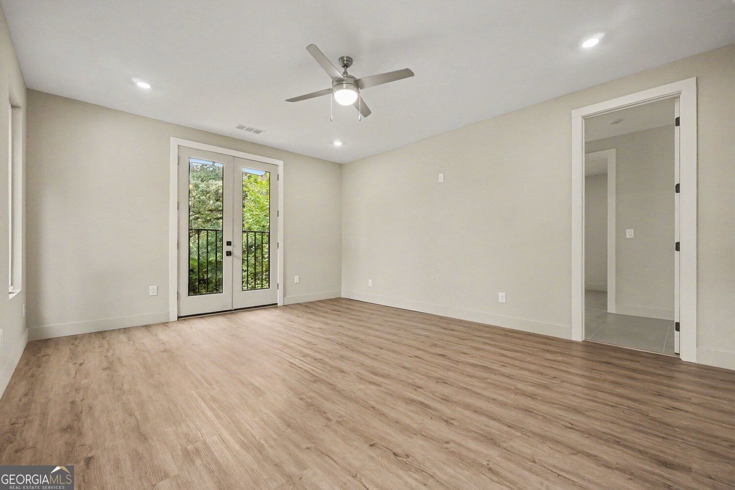 2402 Lynn Iris Drive Property Photo 19