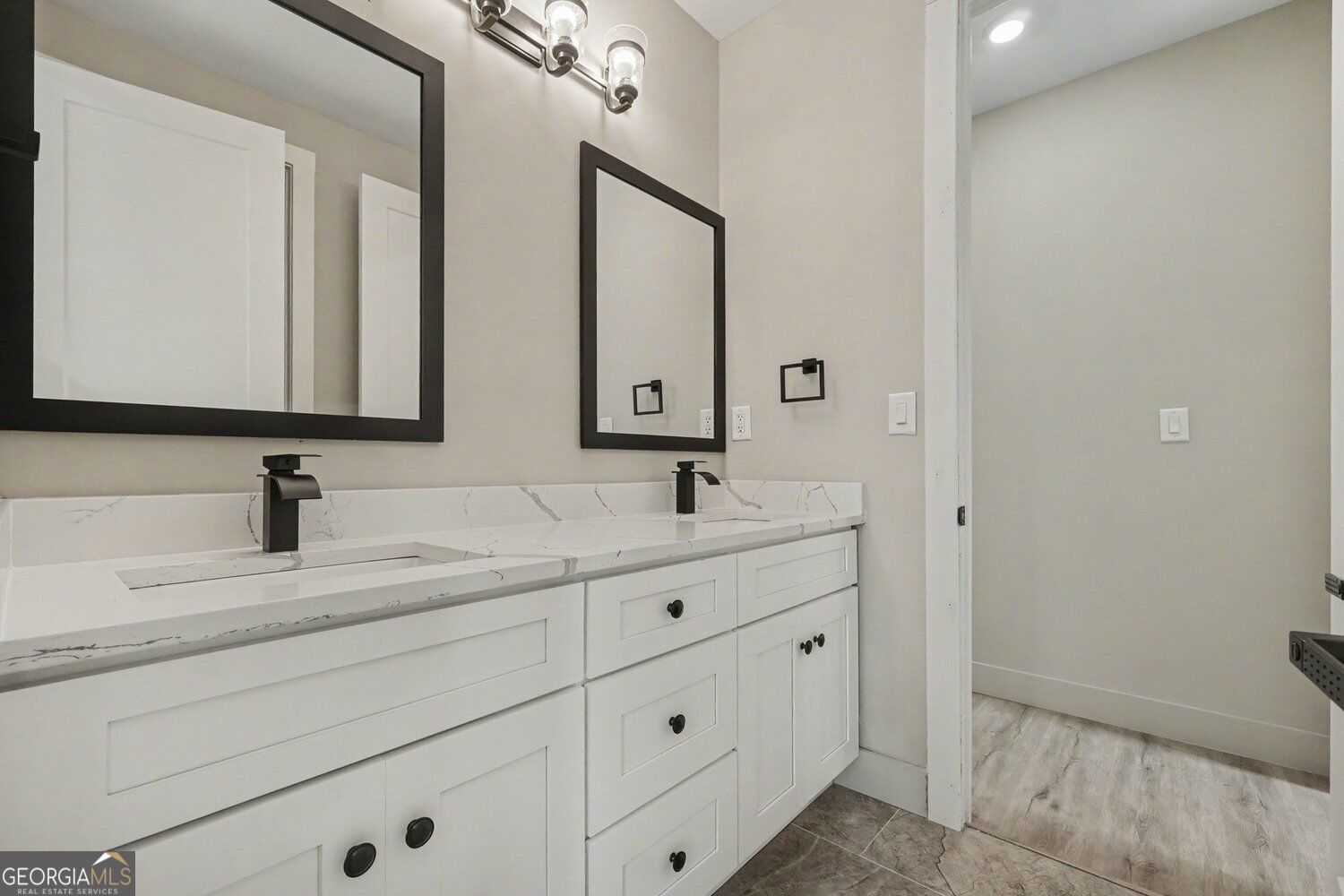 2402 Lynn Iris Drive Property Photo 28