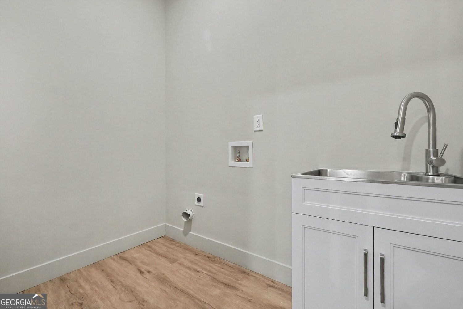 2402 Lynn Iris Drive Property Photo 29