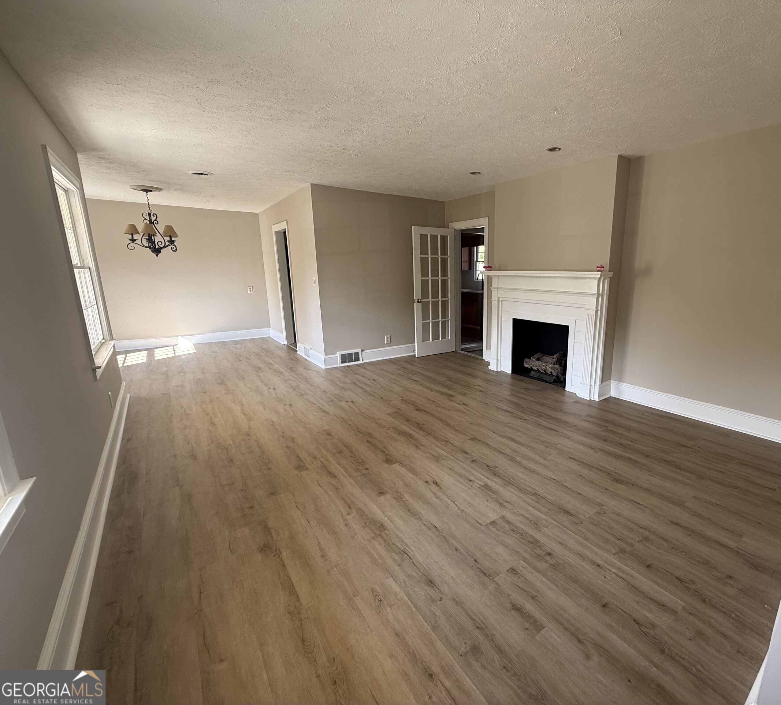5 E Valley Road Ne Property Photo 4