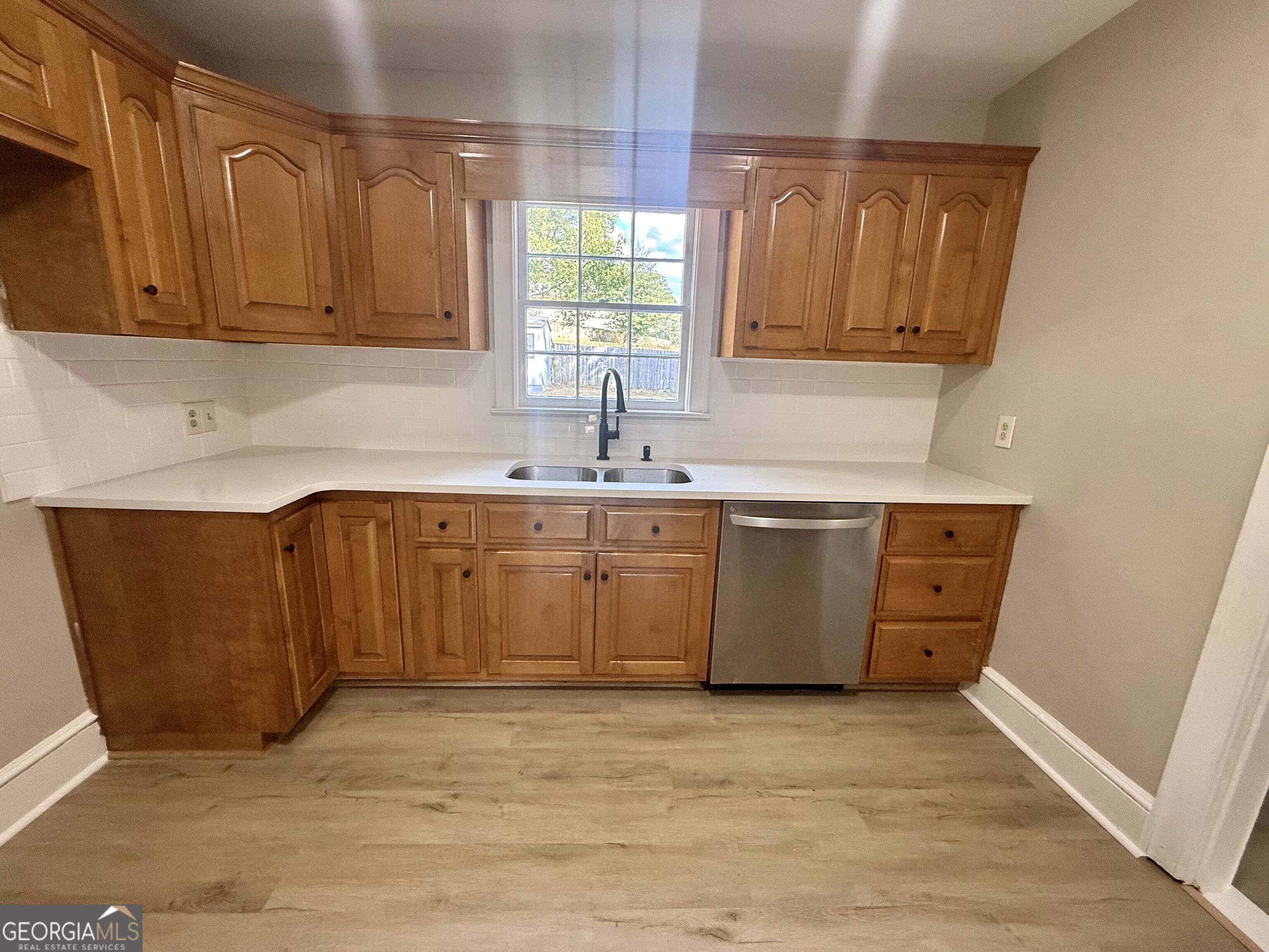 5 E Valley Road Ne Property Photo 9