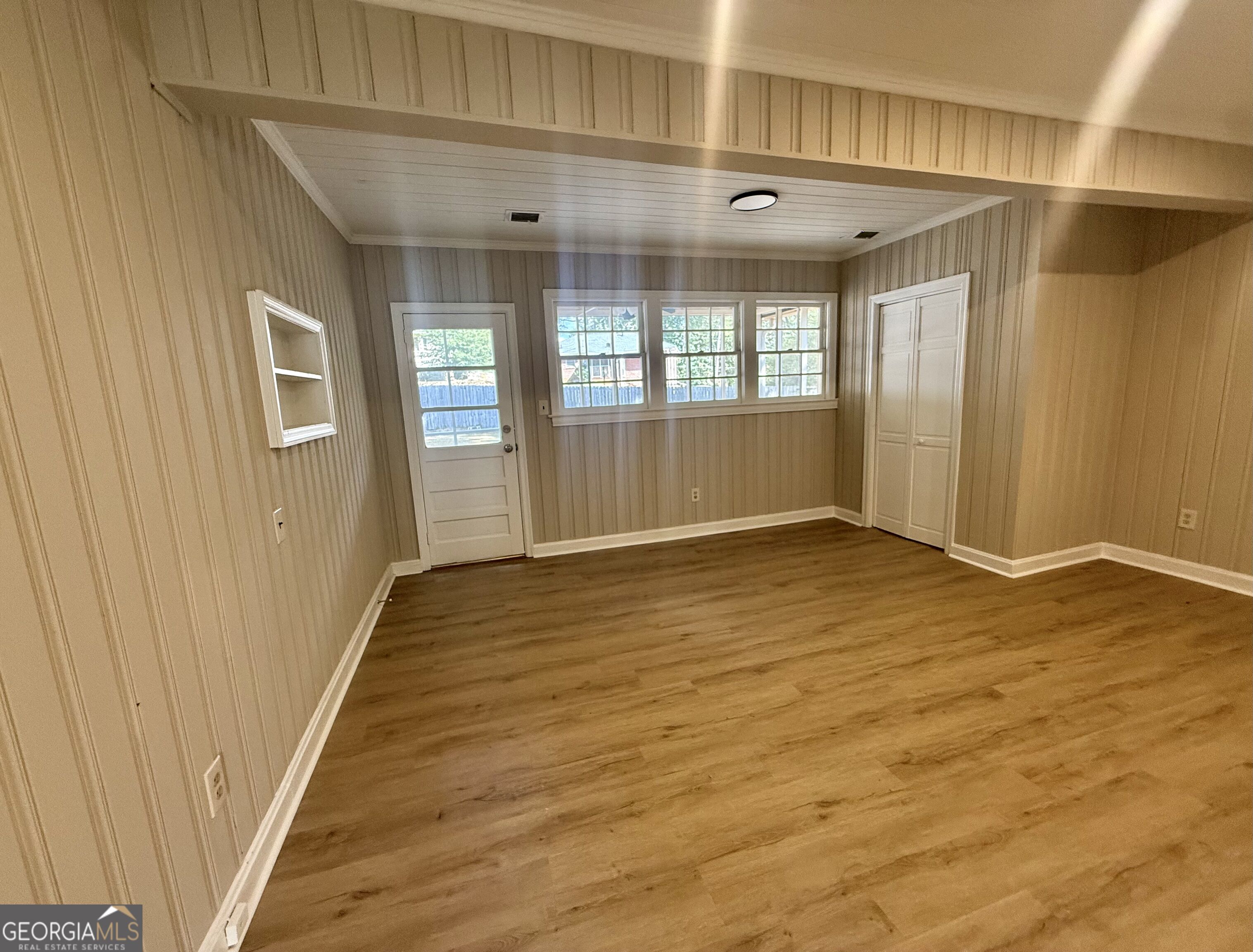 5 E Valley Road Ne Property Photo 10