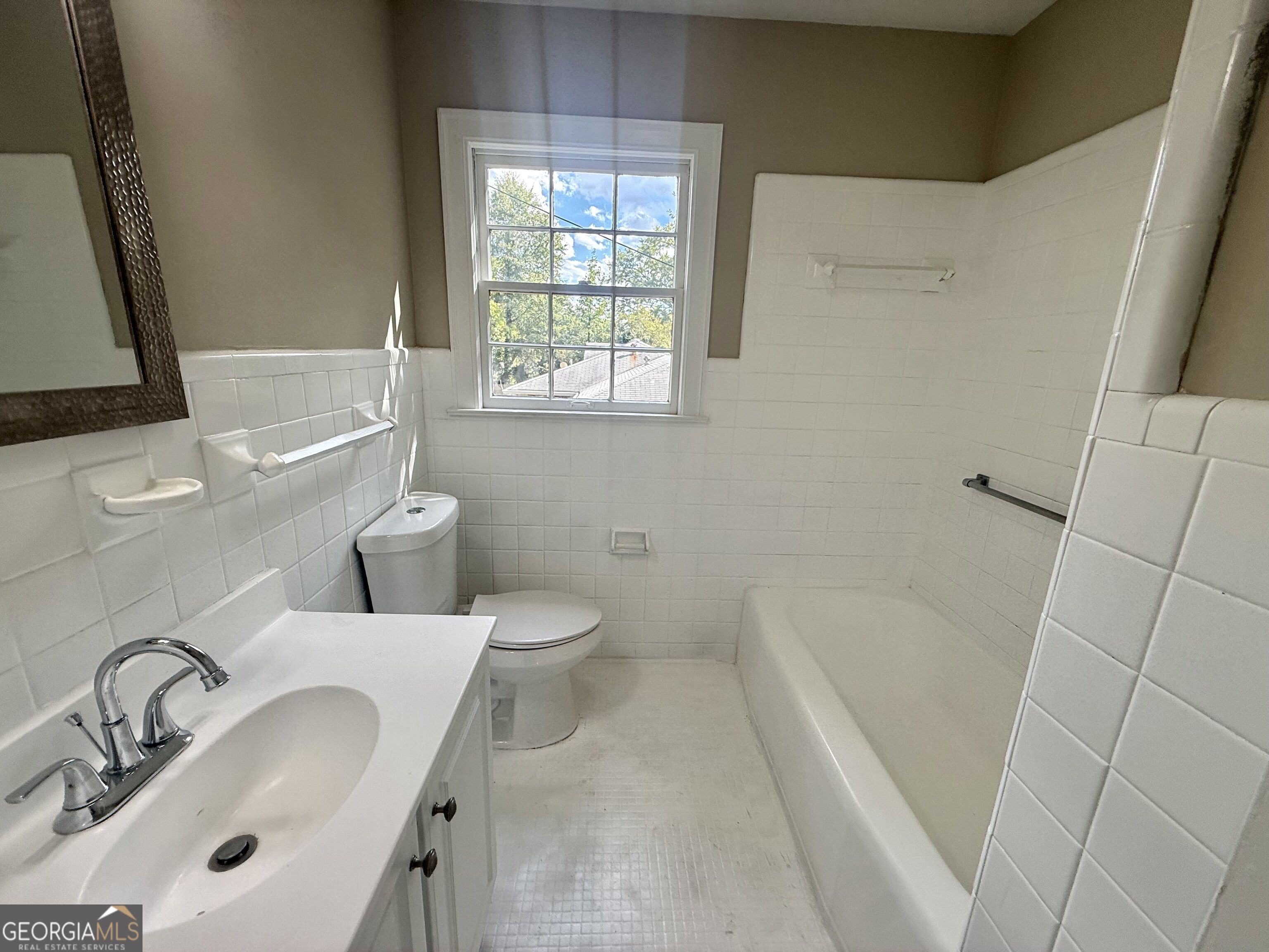 5 E Valley Road Ne Property Photo 13