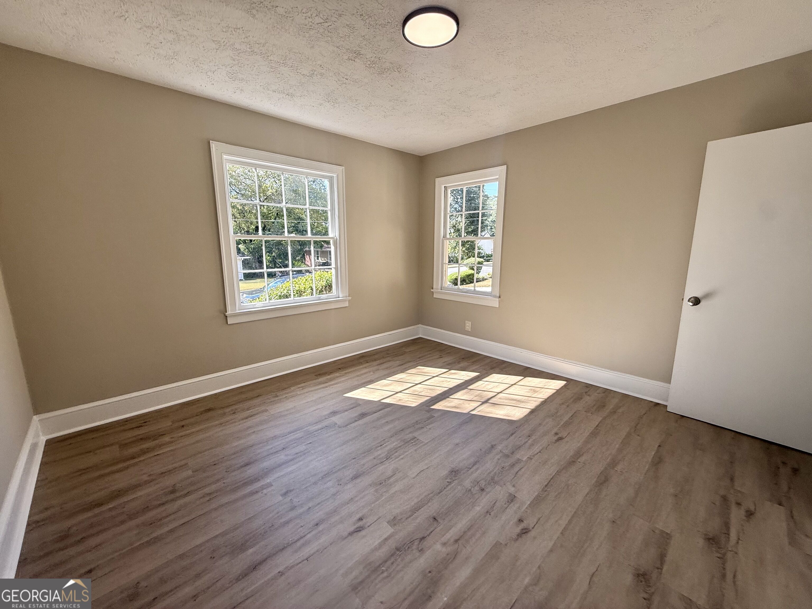 5 E Valley Road Ne Property Photo 15