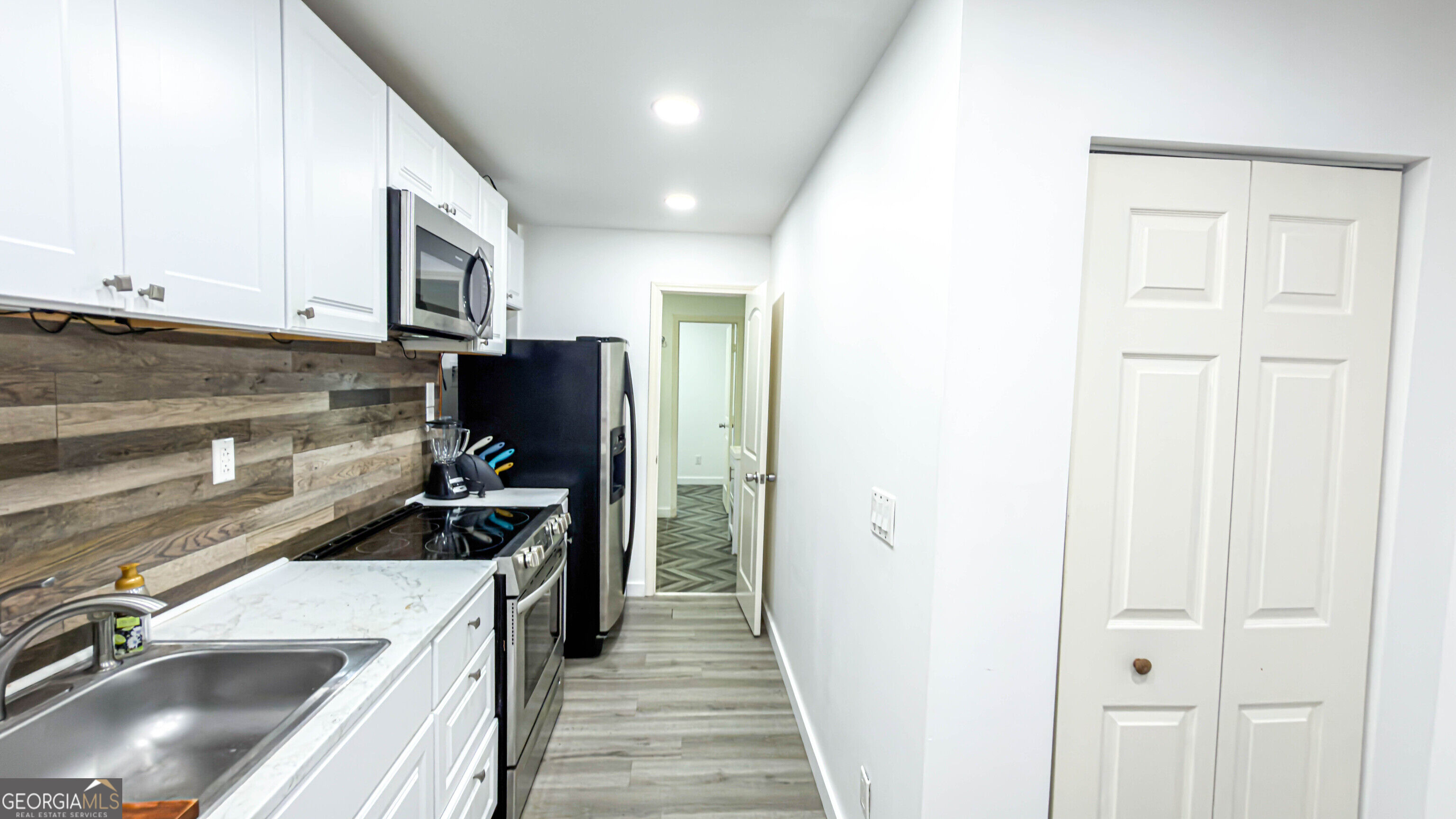 409 Fairington Lane Property Photo 69