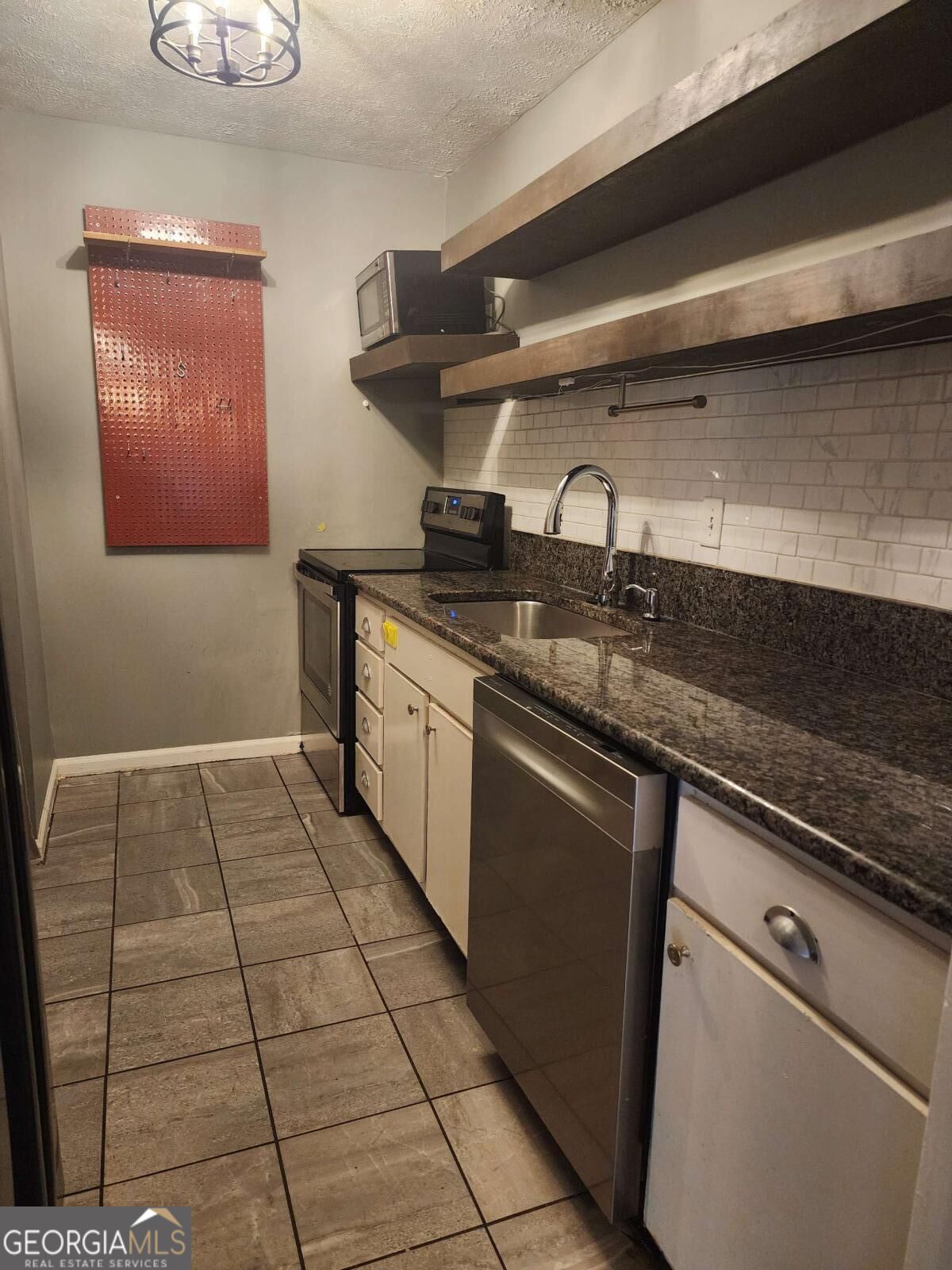 4155 N Gloucester Place Property Photo 3