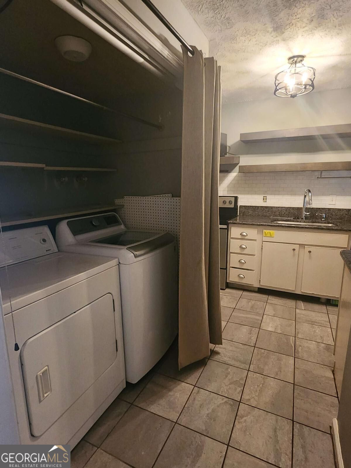 4155 N Gloucester Place Property Photo 8