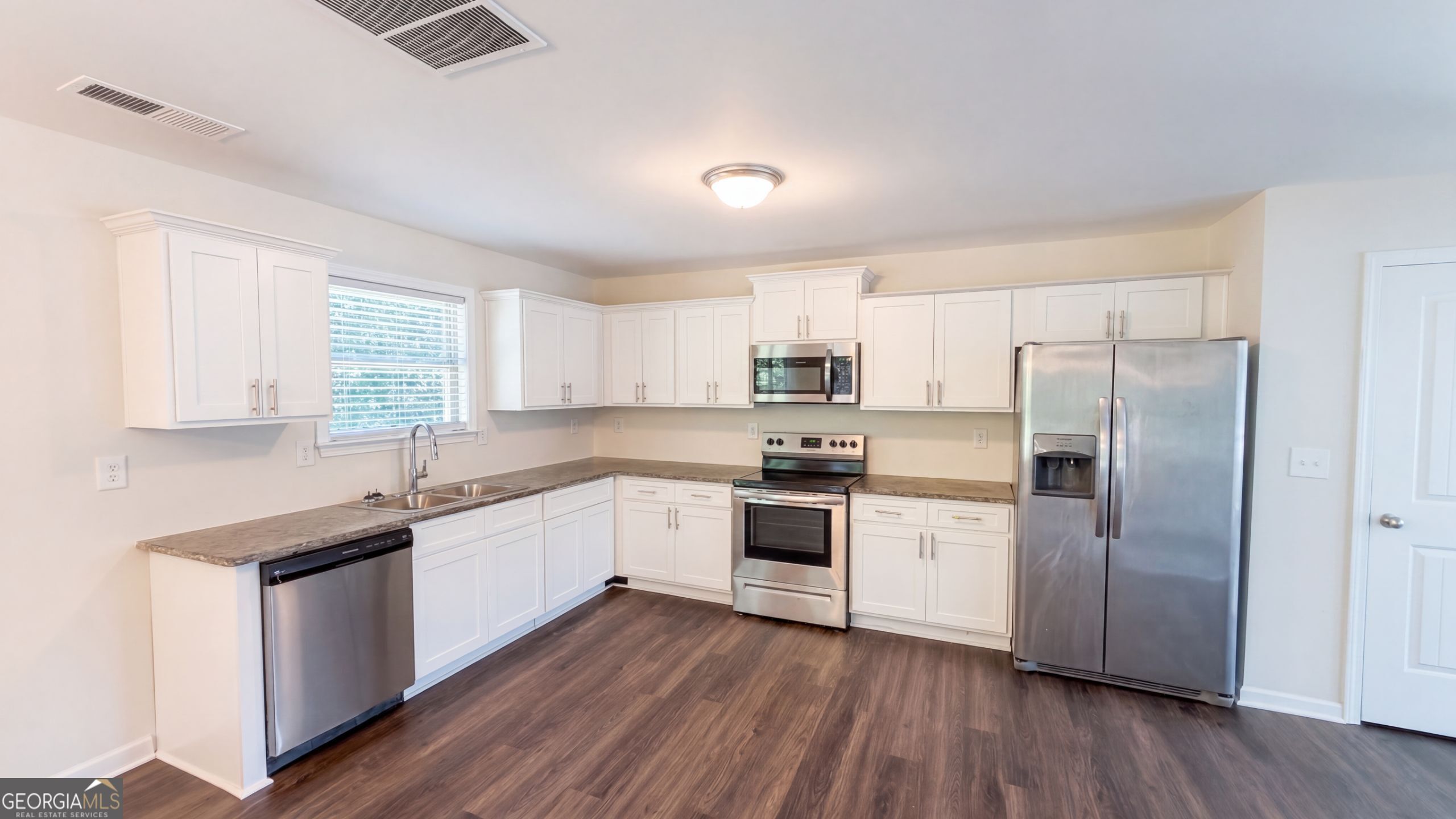 90 Ascott Trace Property Photo 7