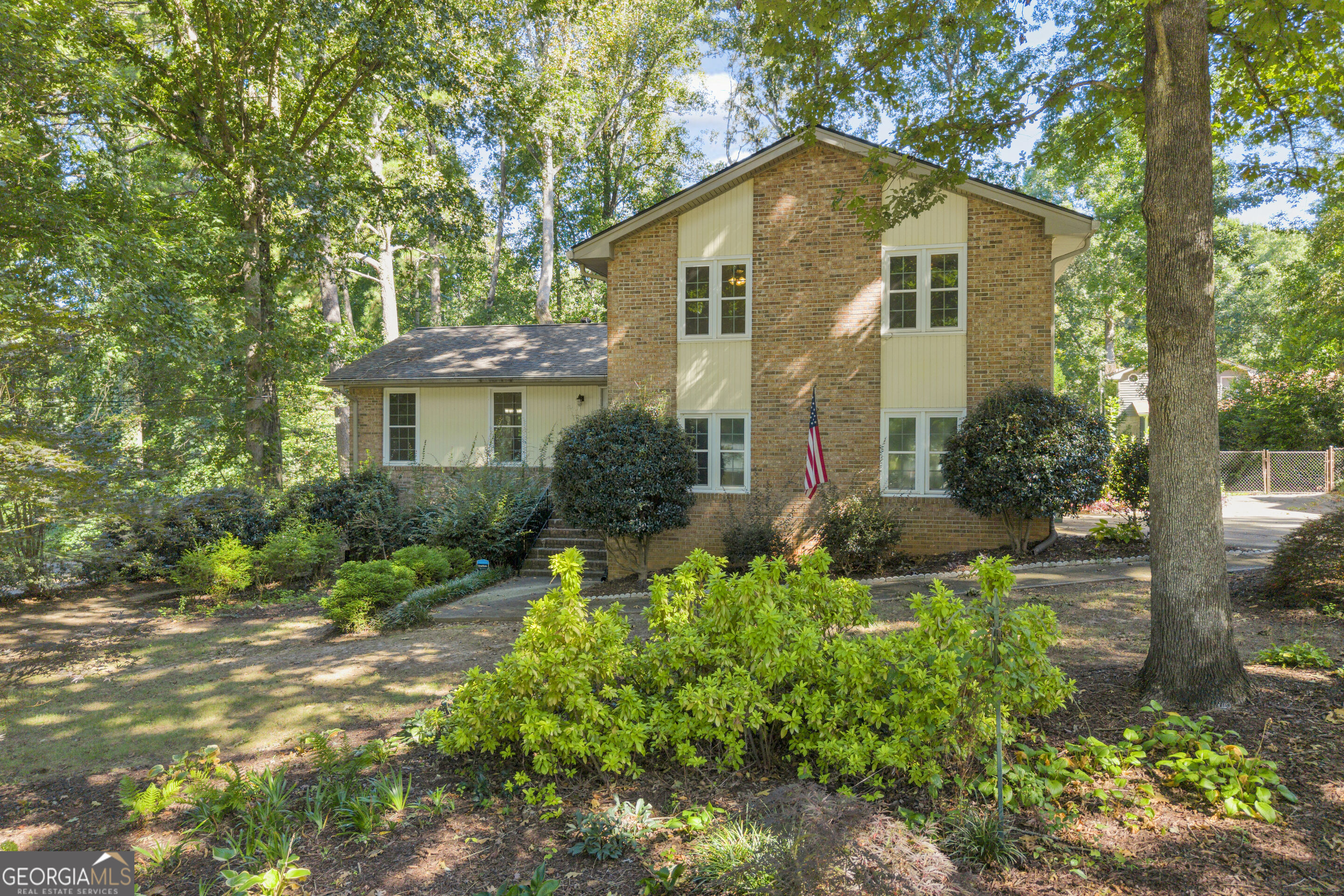 832 Sweet Briar Lane Se Property Photo 1