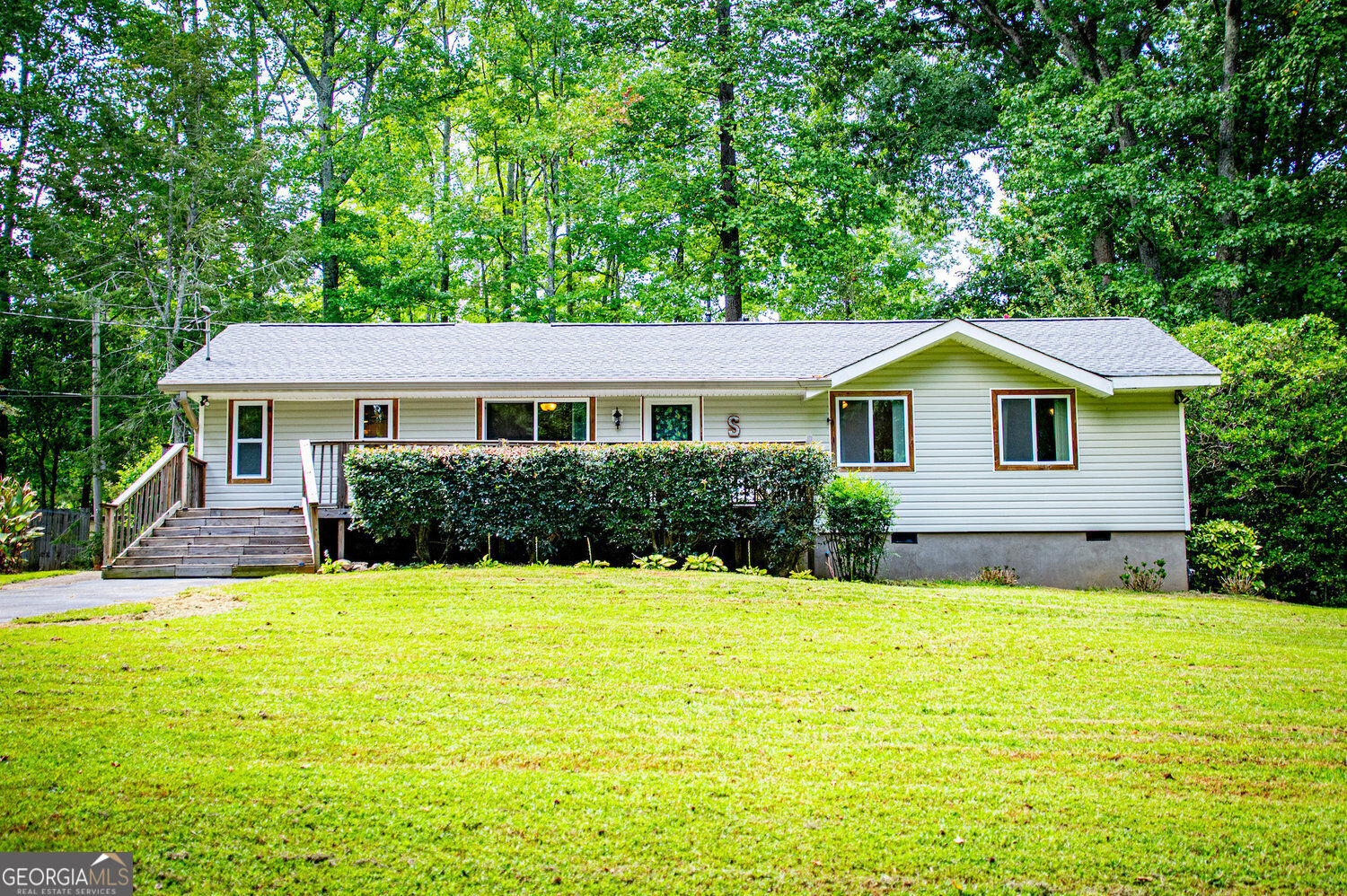 24 White Oak Drive Property Photo 1