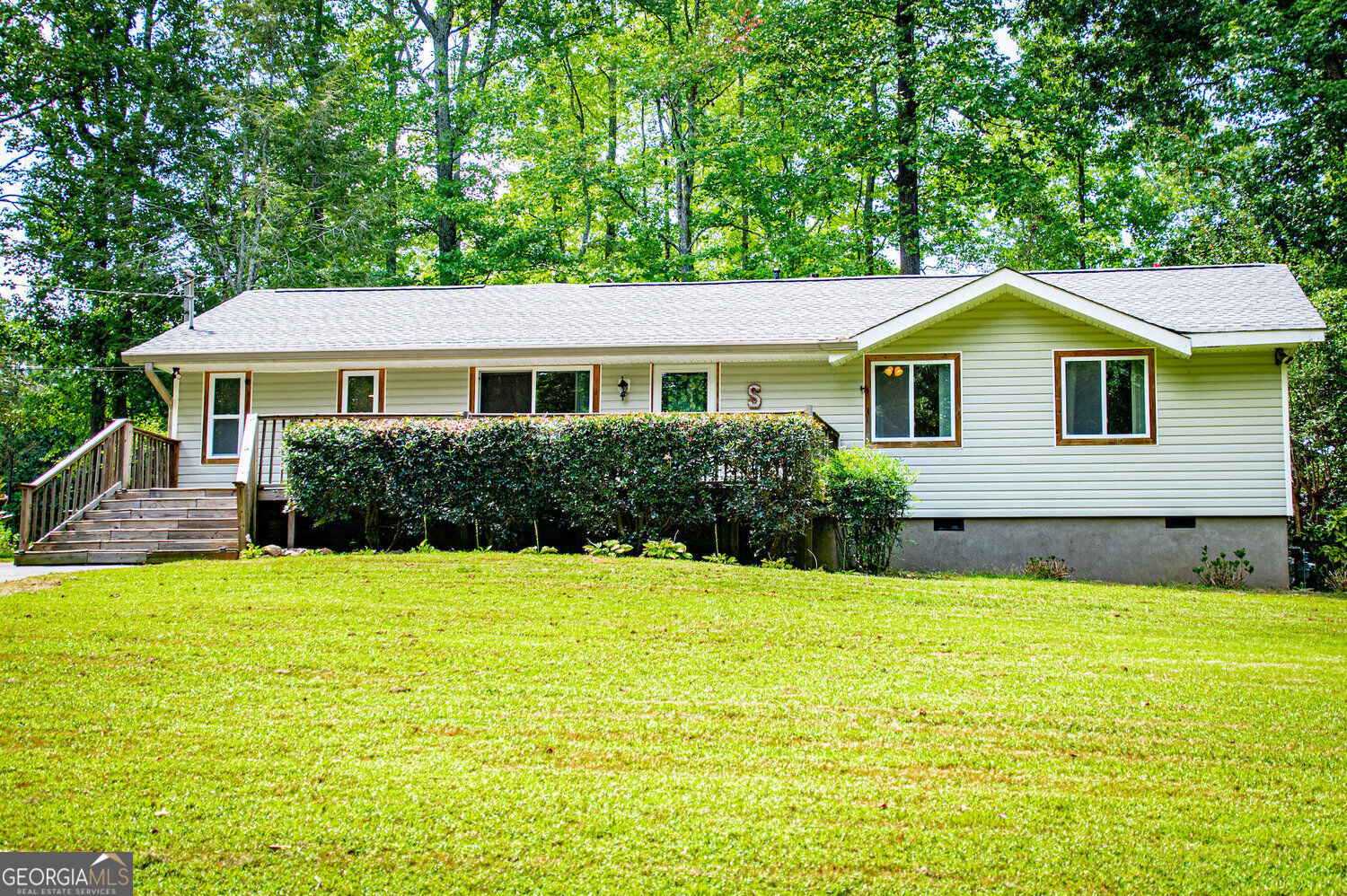 24 White Oak Drive Property Photo 2