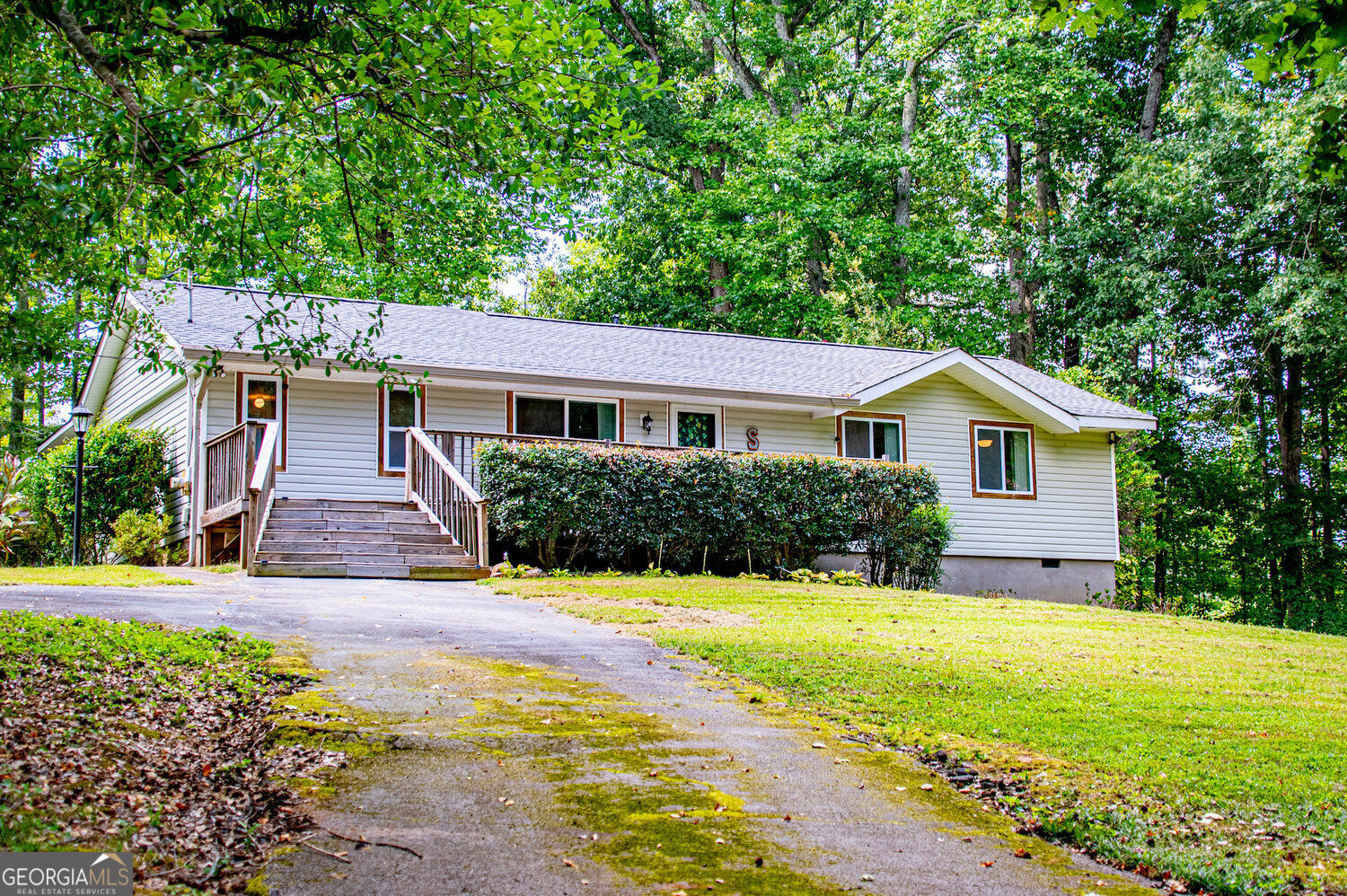 24 White Oak Drive Property Photo 3