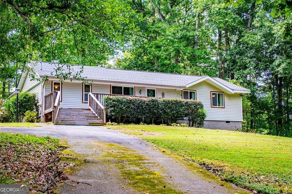 24 White Oak Drive Property Photo 3