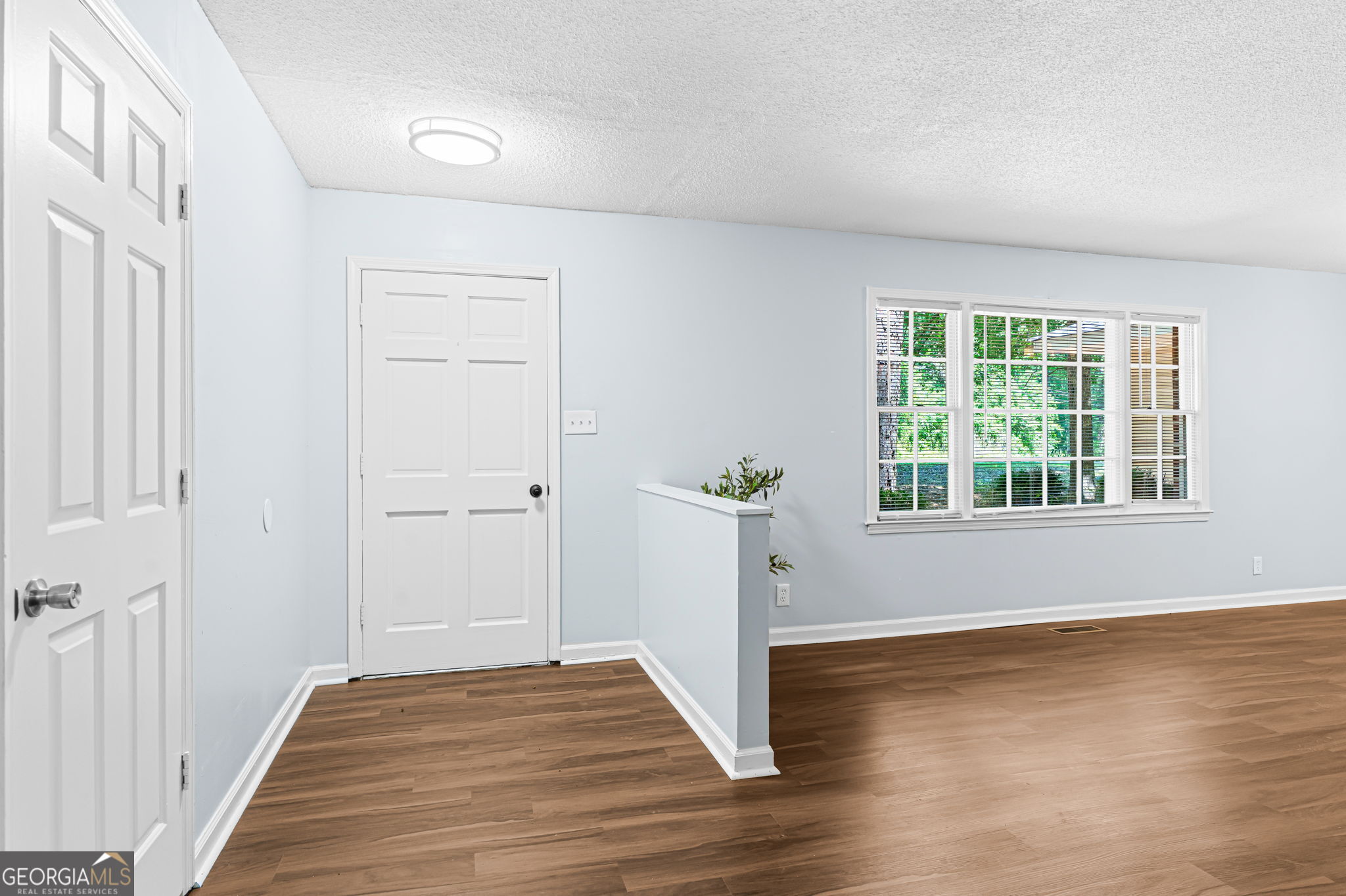 995 Roundtable Lane Property Photo 3