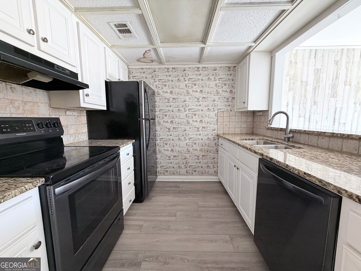 3925 Mountain View Road # E3 Property Photo 4