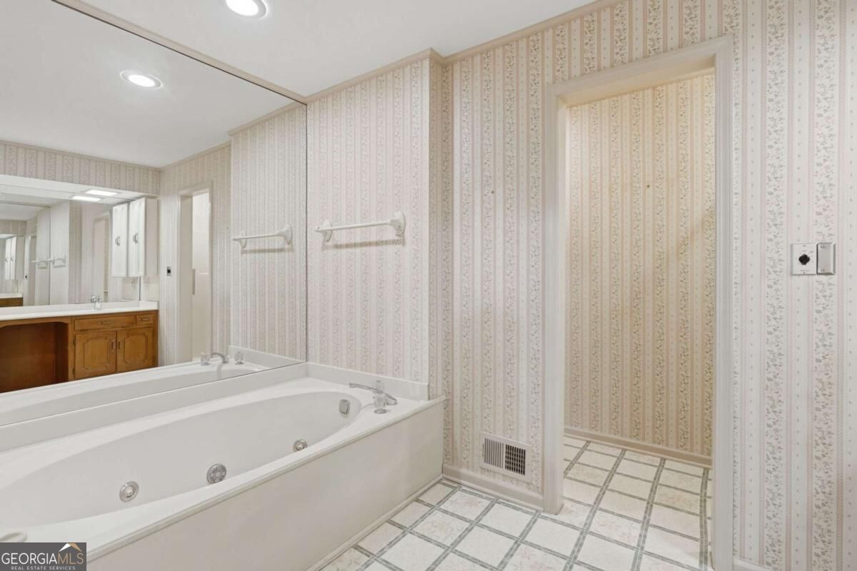 6100 Fords Road Nw Property Photo 25