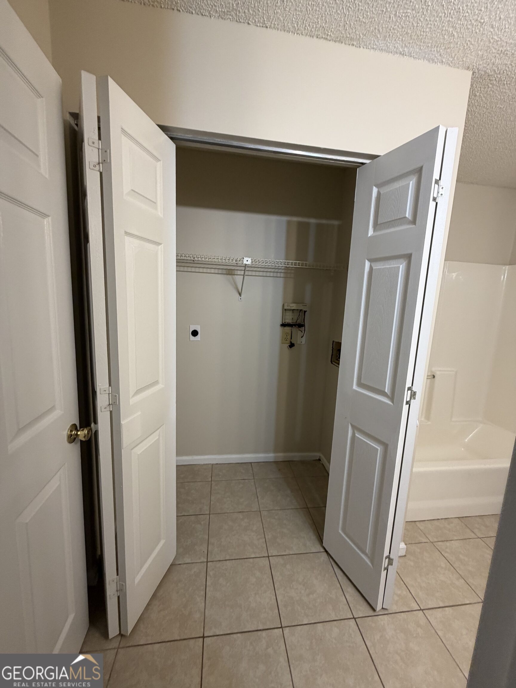 414 Admirals Walk Drive Property Photo 13