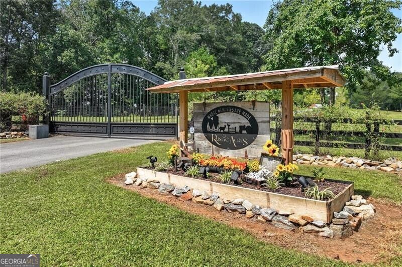 731 Borders Road Property Photo 2