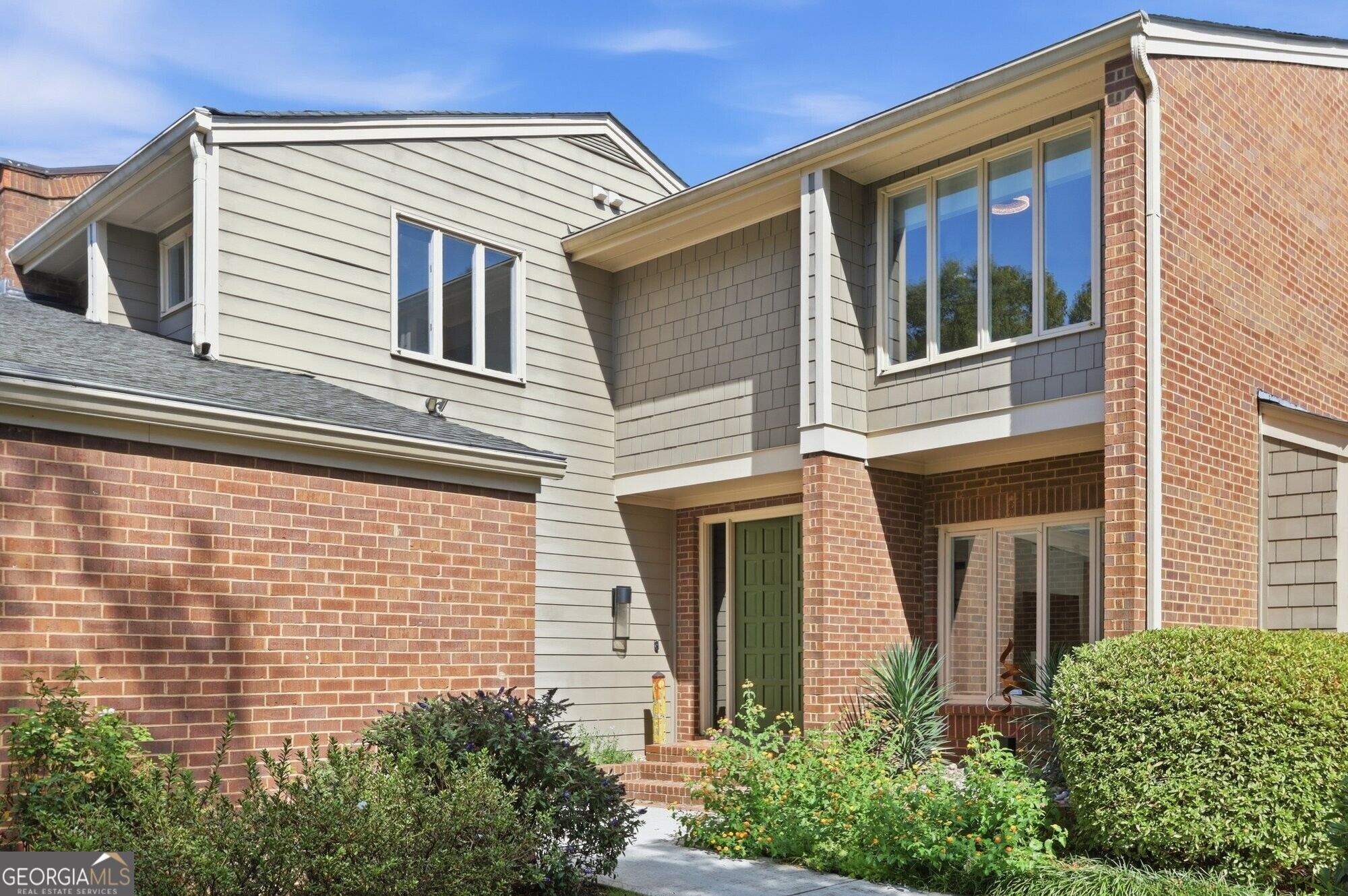 3998 Columns Drive Property Photo 2