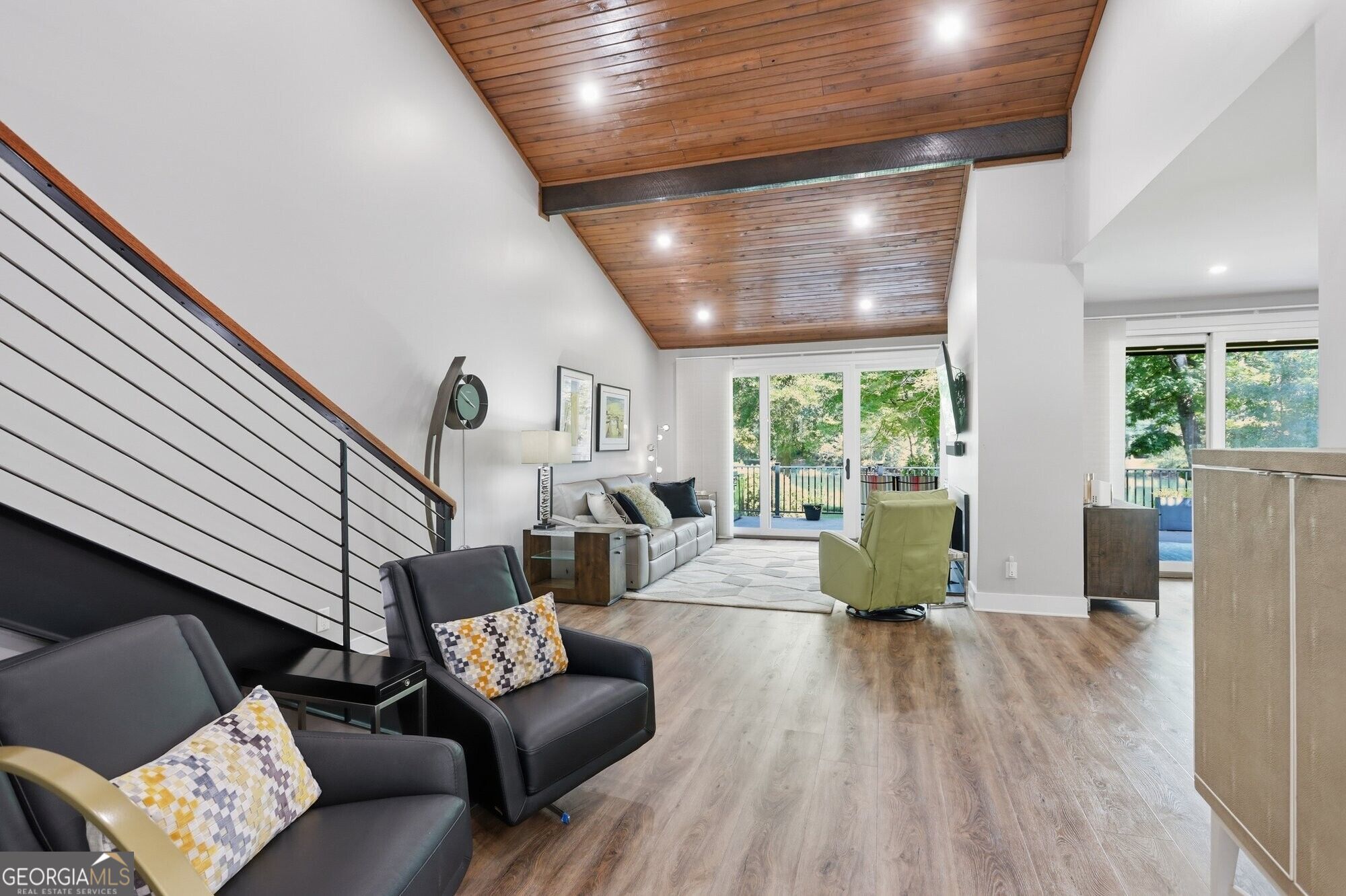 3998 Columns Drive Property Photo 4