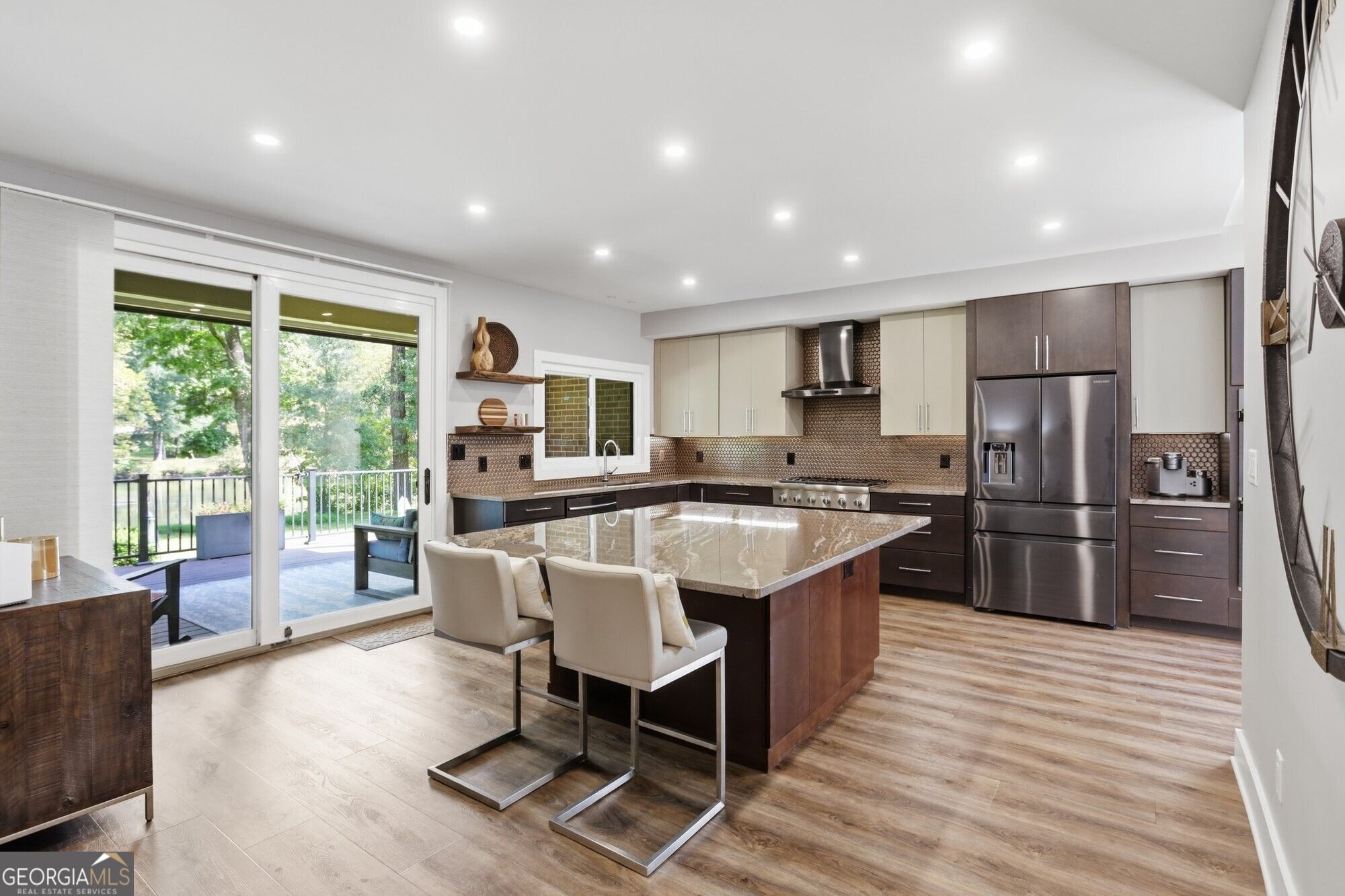 3998 Columns Drive Property Photo 10