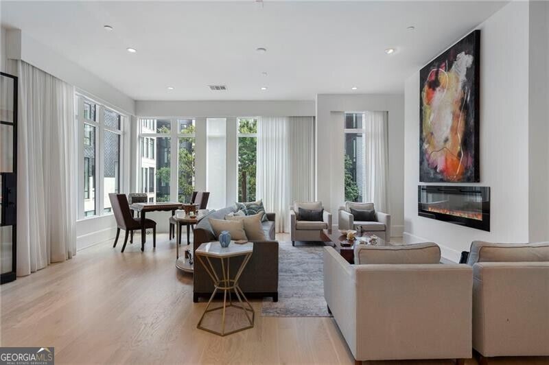 1301 Peachtree Street Ne Property Photo 4