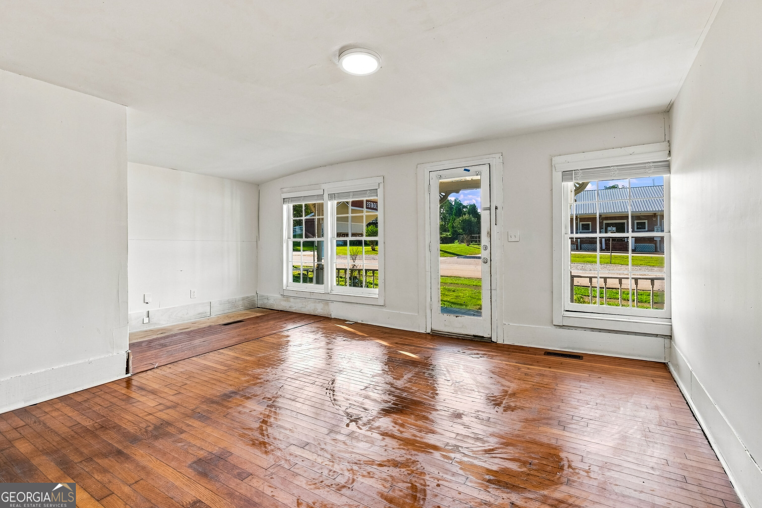 5908 Wall Street Property Photo 24