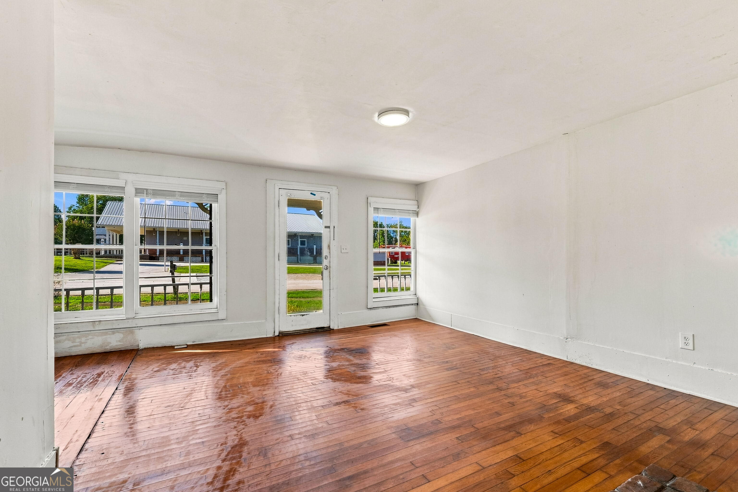 5908 Wall Street Property Photo 25
