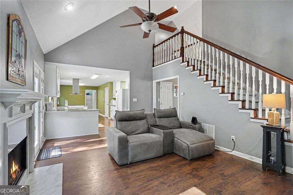 285 Creekside Way Property Photo 5