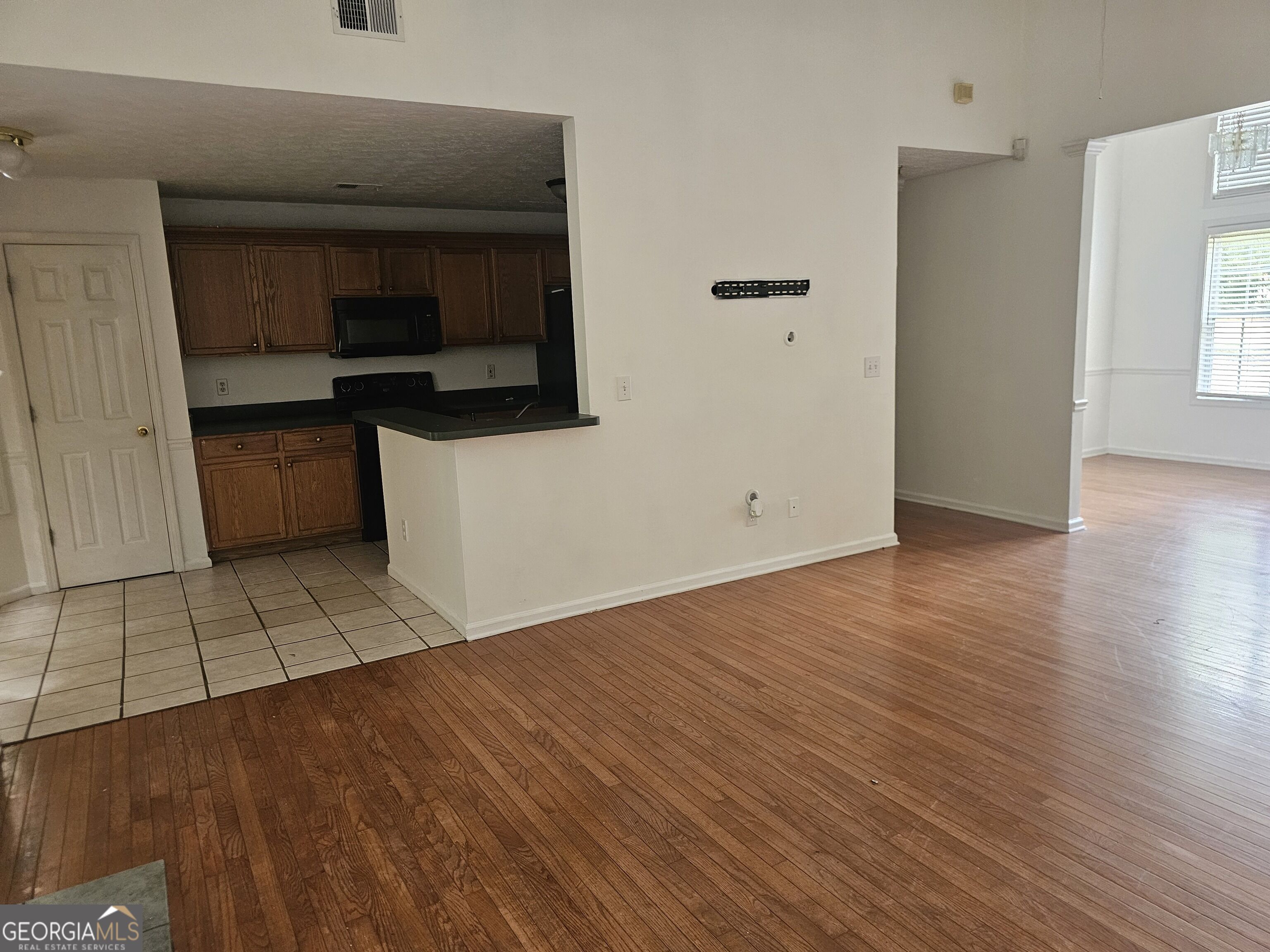 40 Summerwood Lane Property Photo 5