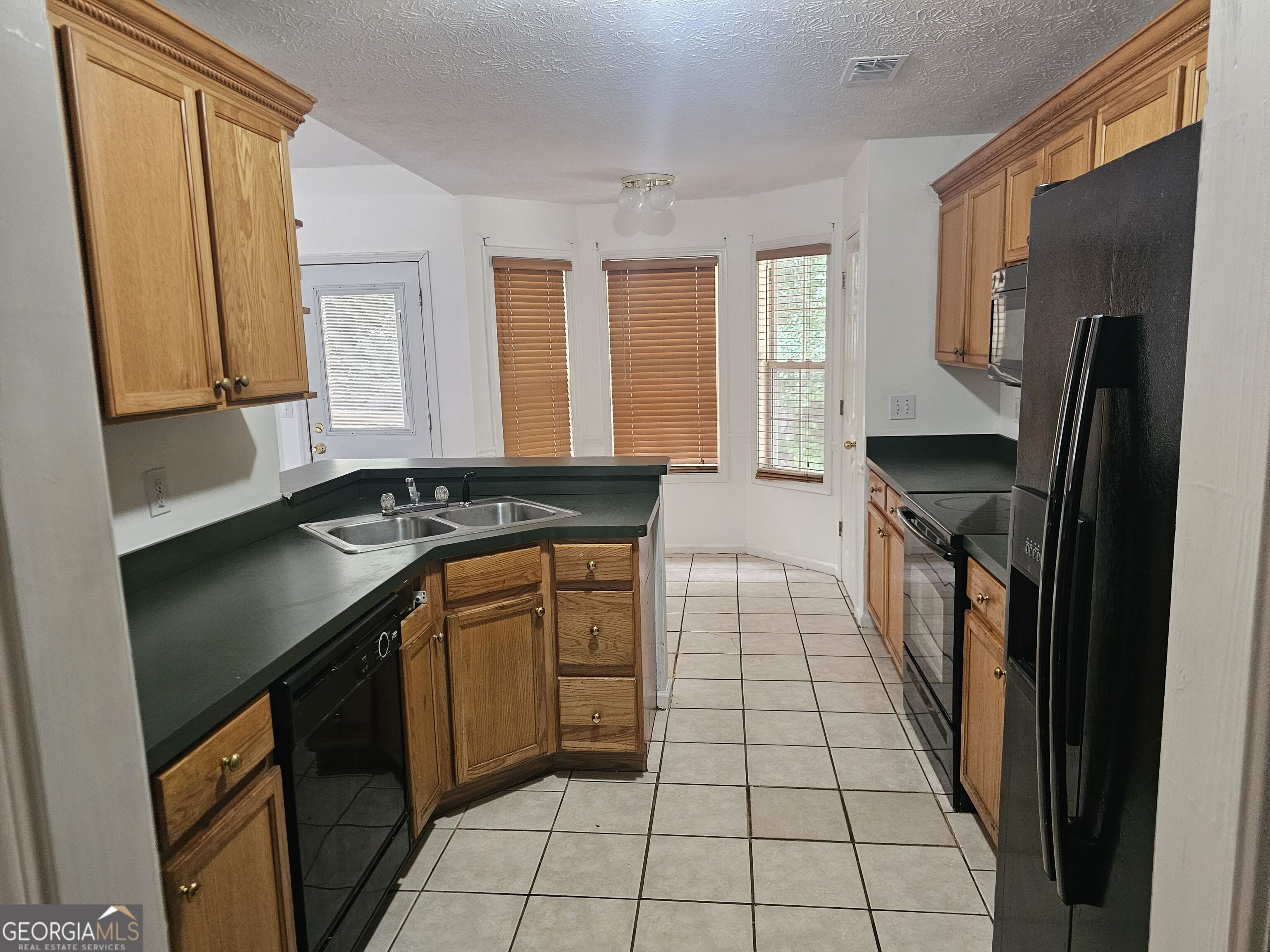 40 Summerwood Lane Property Photo 6