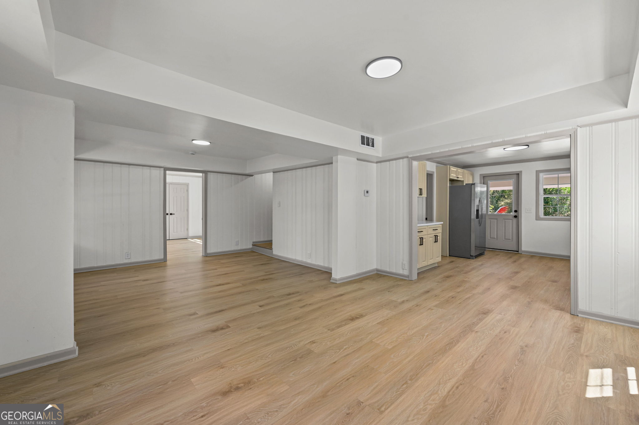 1104 E Mcintosh Road Property Photo 4