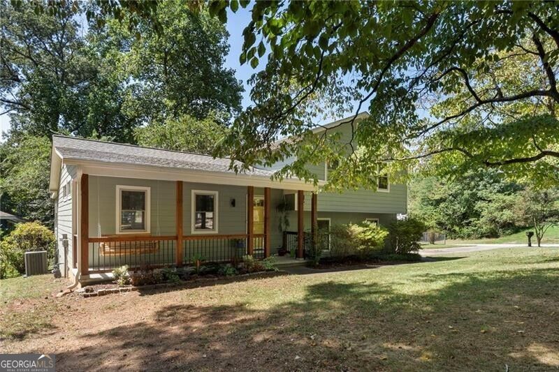 156 Settendown Trail Se Property Photo 3